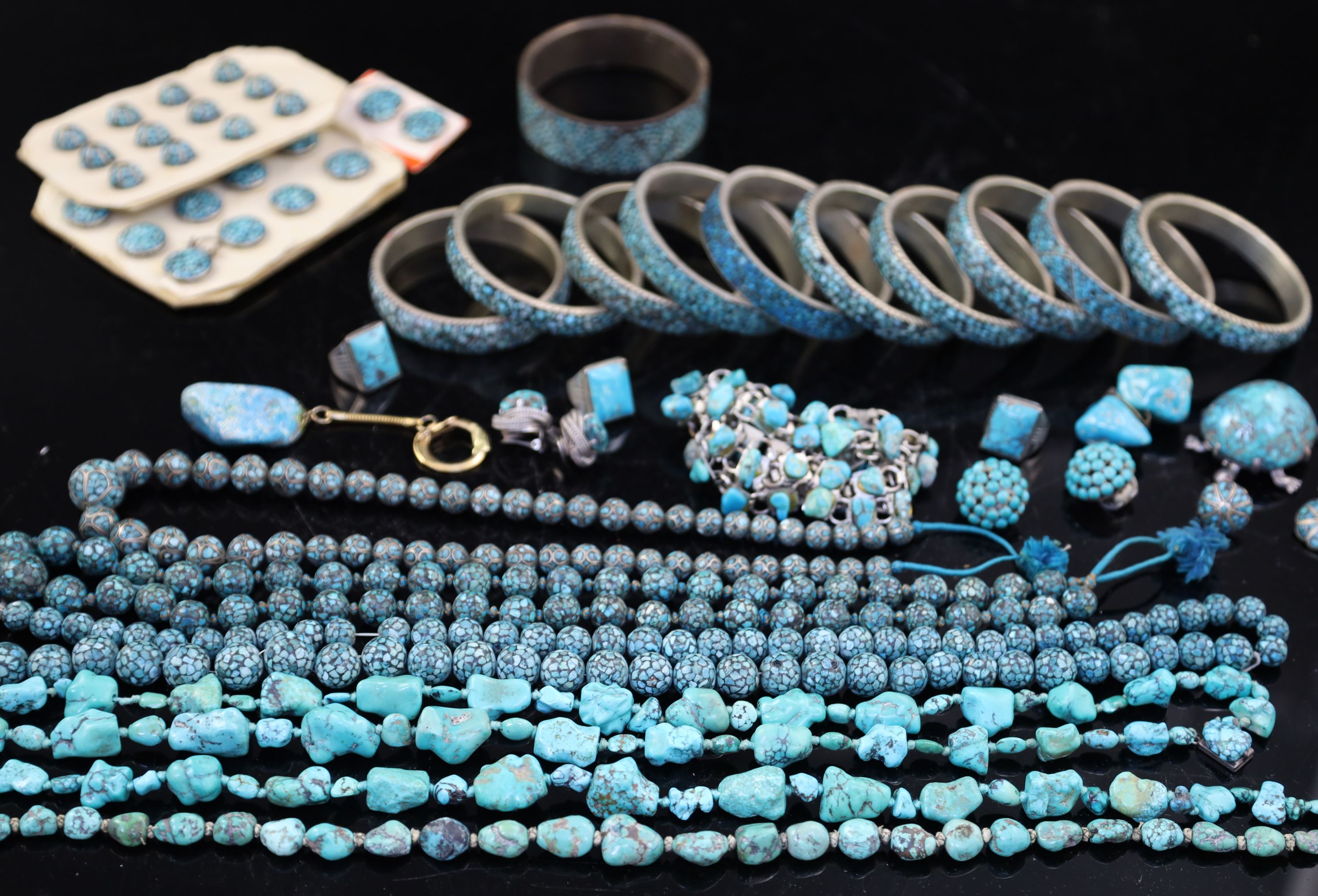 A quantity of assorted mainly continental turquoise set jewellery including necklaces, rings, - Image 2 of 11
