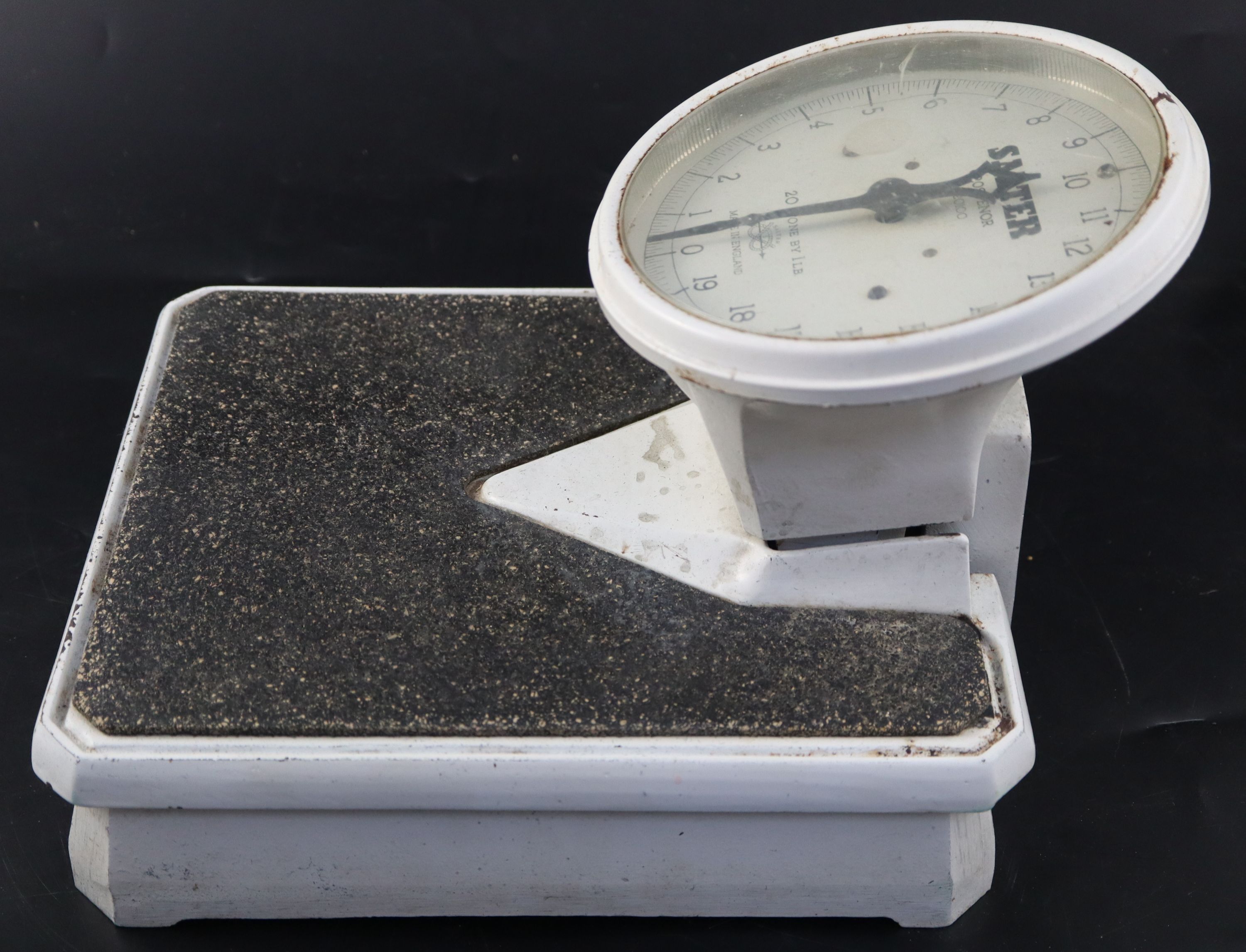 A set of Salter Grosvenor bathroom scales, number 20100 20 Stone by 1LB, 31cm height - Image 6 of 7