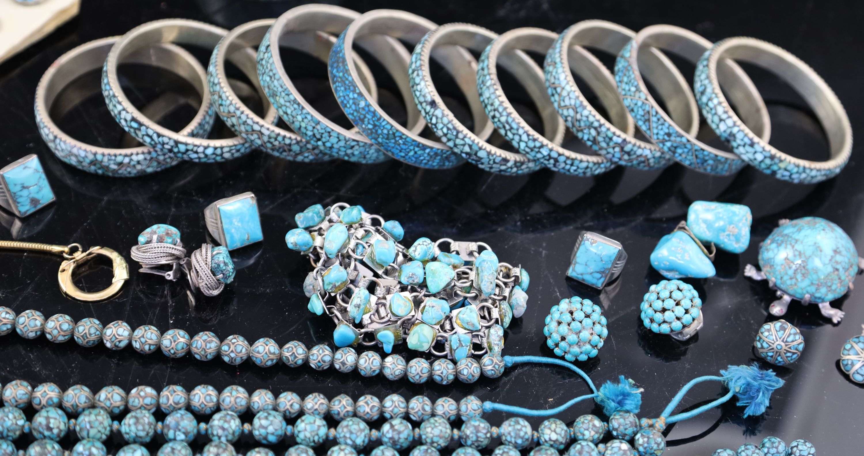 A quantity of assorted mainly continental turquoise set jewellery including necklaces, rings, - Image 8 of 11