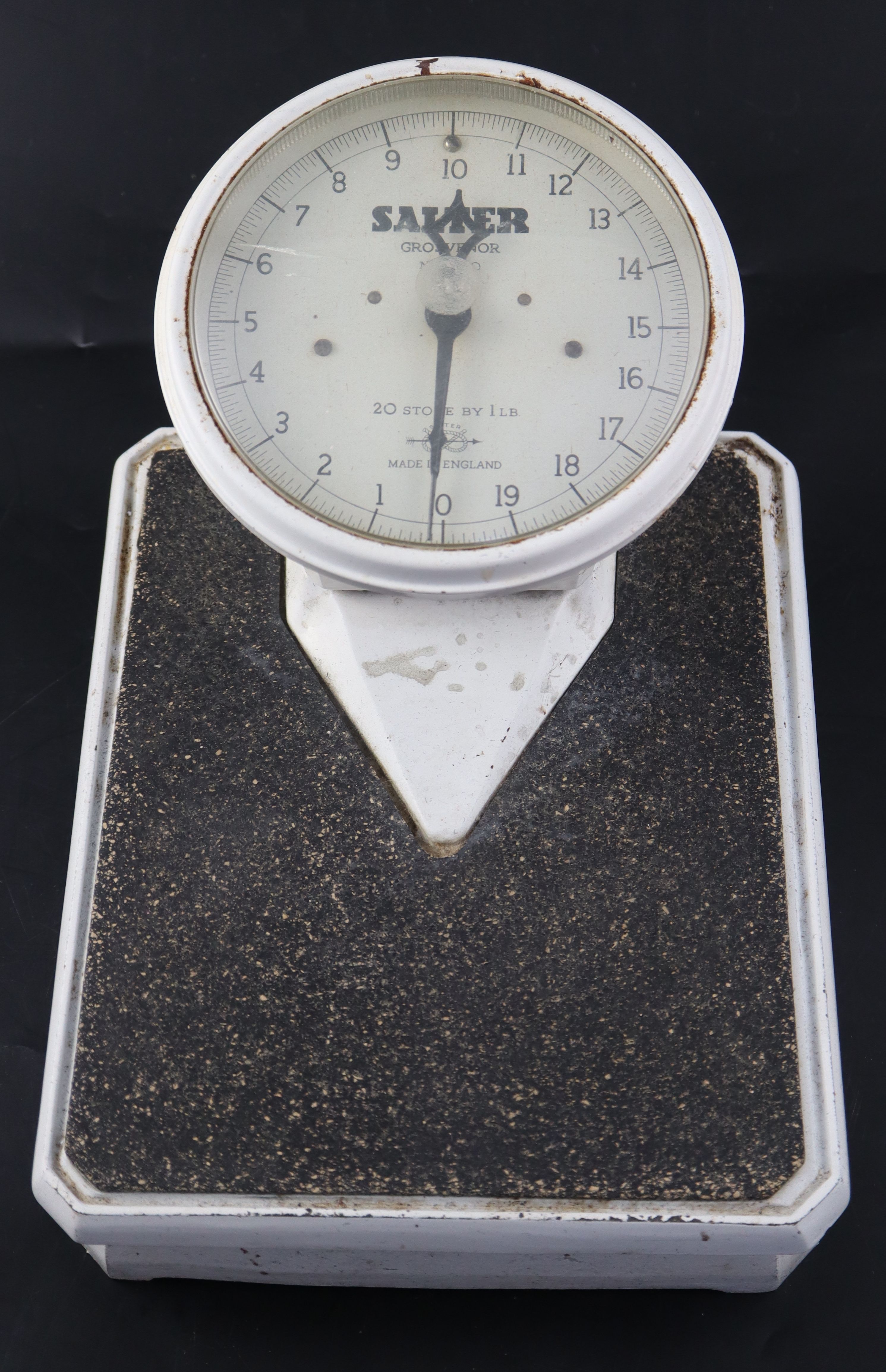 A set of Salter Grosvenor bathroom scales, number 20100 20 Stone by 1LB, 31cm height