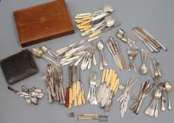 An oak cased set of twelve pairs of Elkington & Co silver plated fish knives and forks, a cased