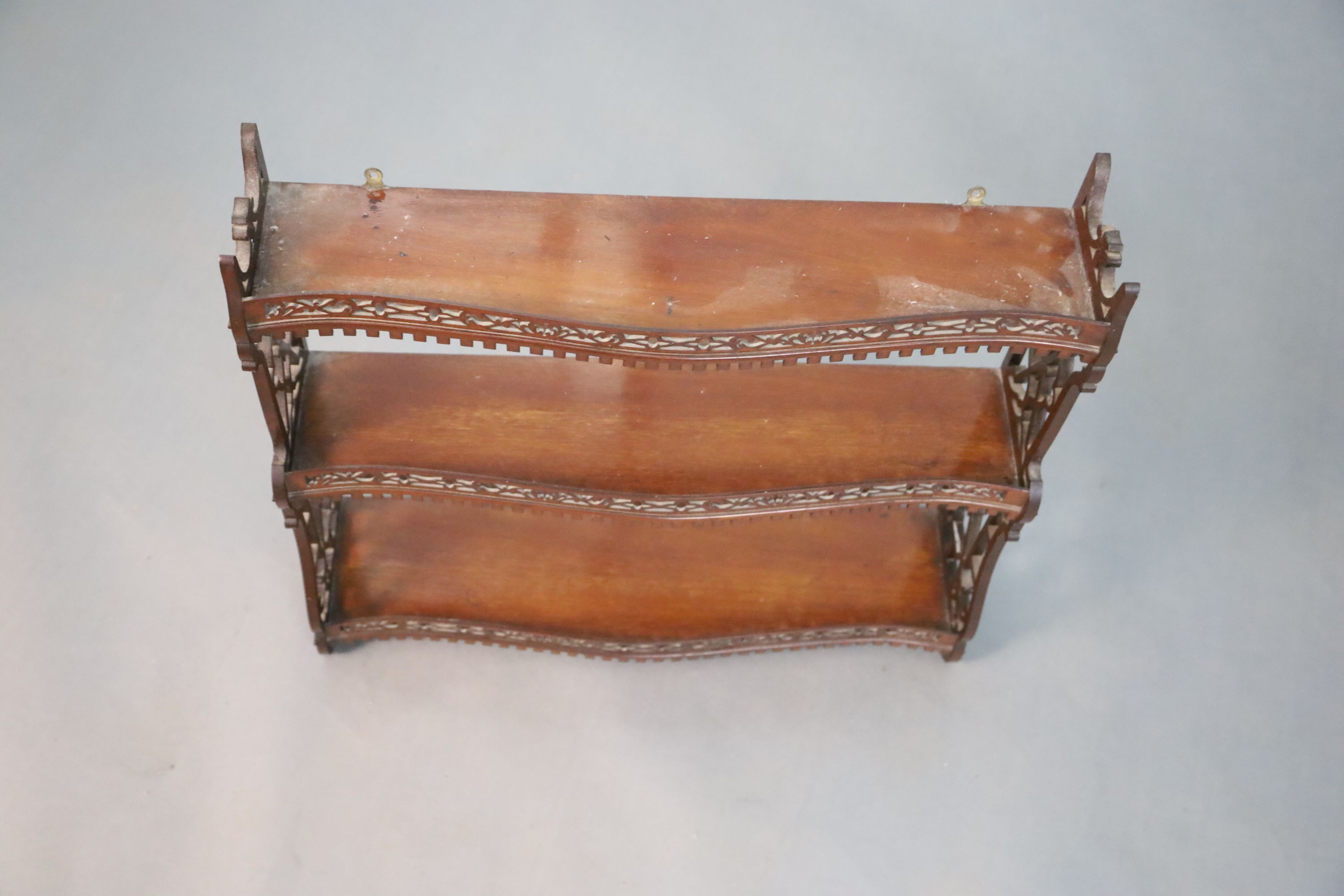 A George II style mahogany three tier wall shelf, with a dentil moulded apron within fretted side - Image 4 of 4