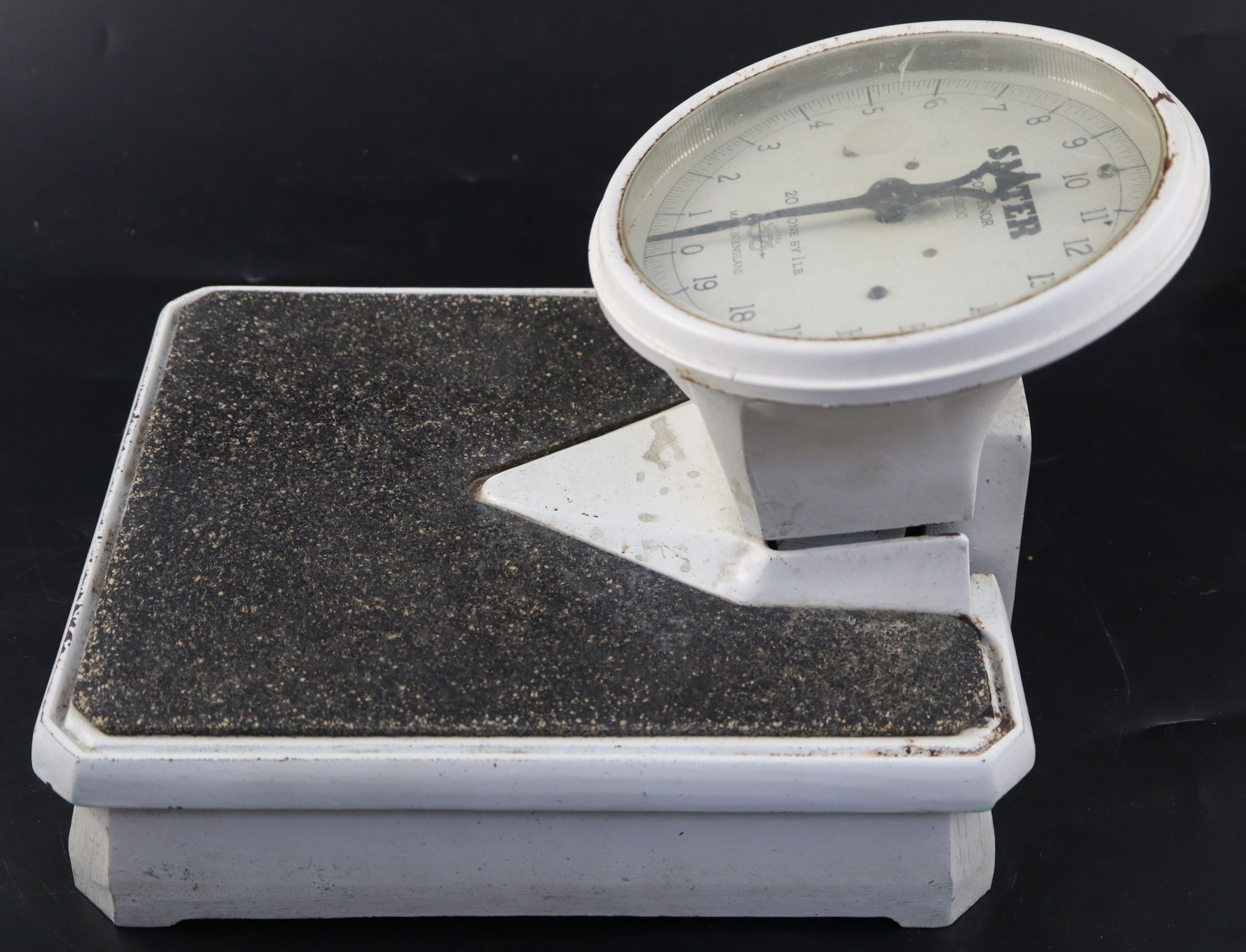 A set of Salter Grosvenor bathroom scales, number 20100 20 Stone by 1LB, 31cm height - Image 3 of 7