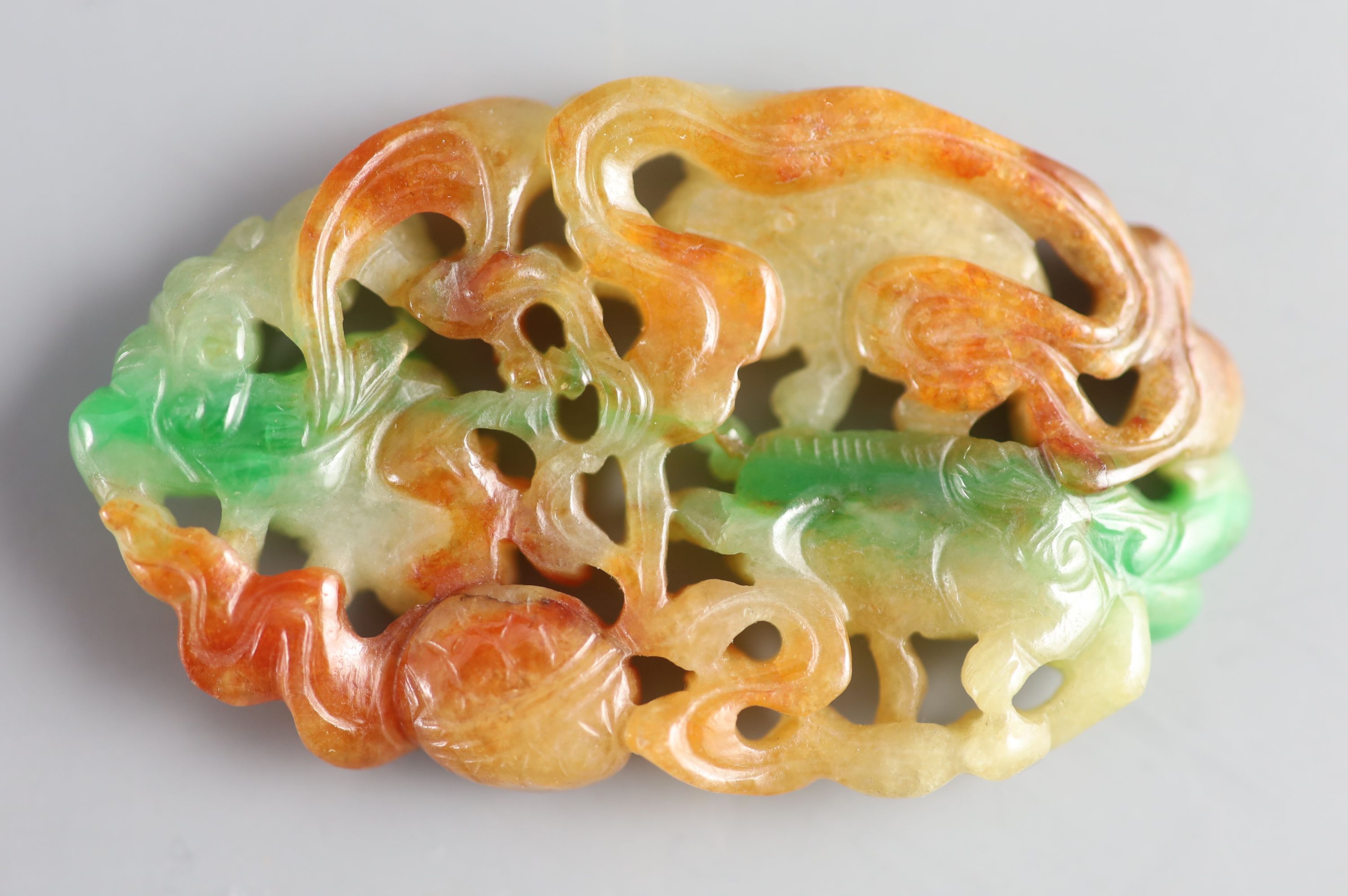 A Chinese three colour jadeite pendant plaque, 19th/20th century, skillfully carved to the emerald - Image 5 of 5