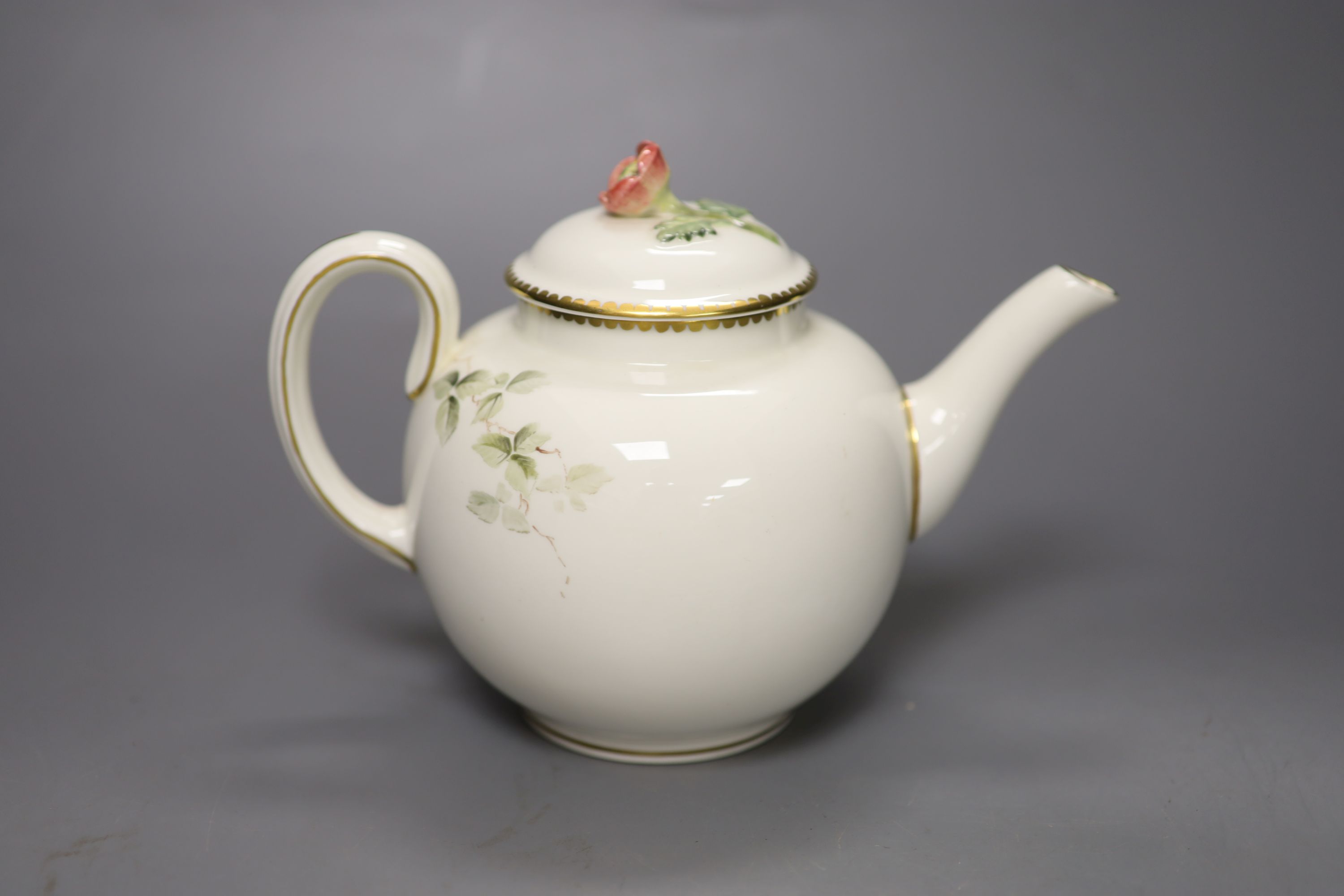 A Royal Worcester teapot and cover, painted with a Robin on a branch by E. Townsend, signed, black - Image 2 of 6