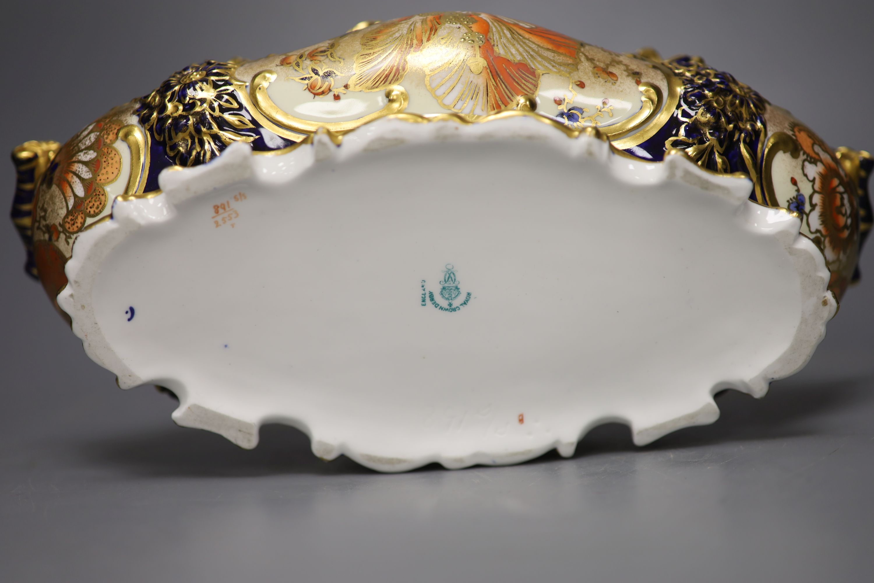 A Royal Crown Derby Imari pattern jardiniere, of shaped oval form, with scrolled handles and - Image 3 of 3