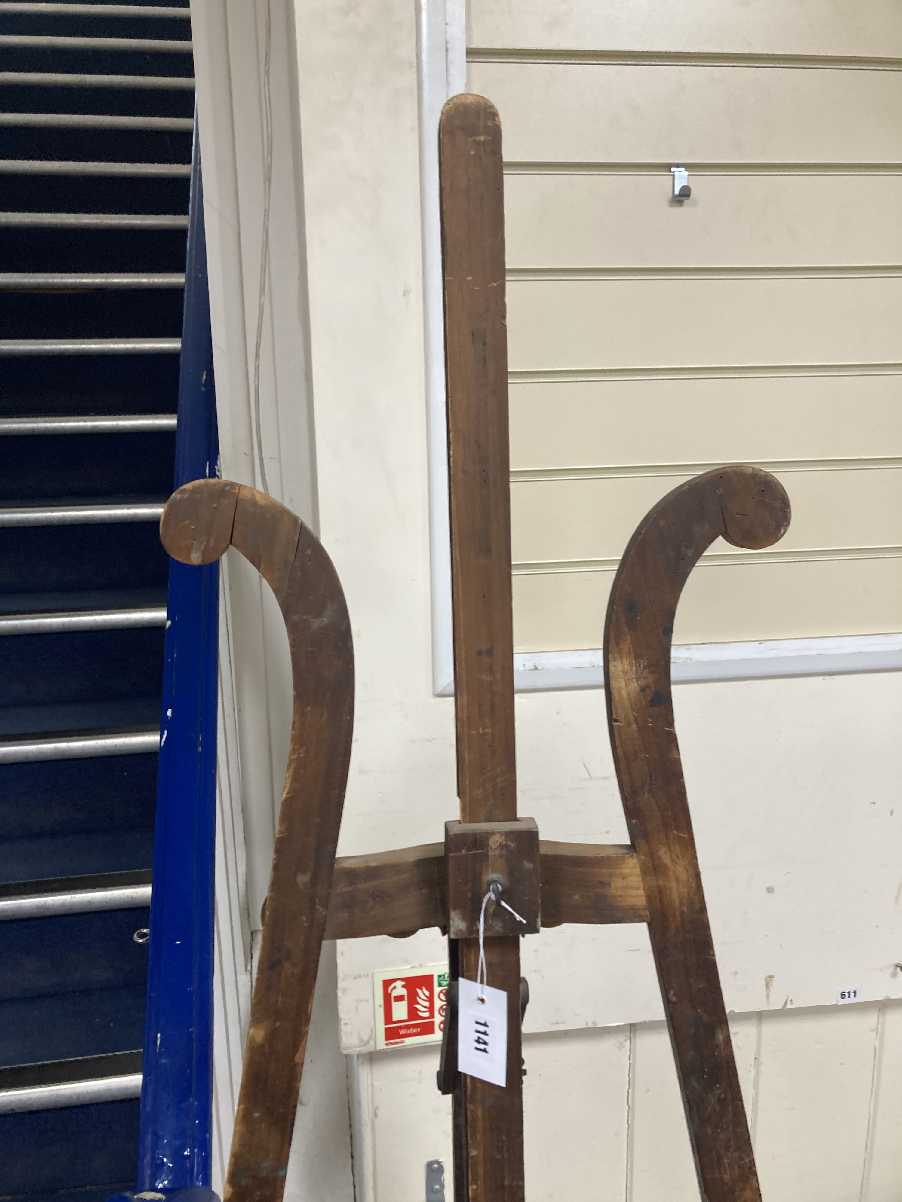 An early 20th century pine artist's studio easel, height 180cm - Image 2 of 5