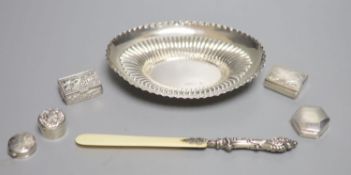 A late Victorian demi-fluted oval dish, London, 1897, 15.2cm, 87 grams, a silver handled paper