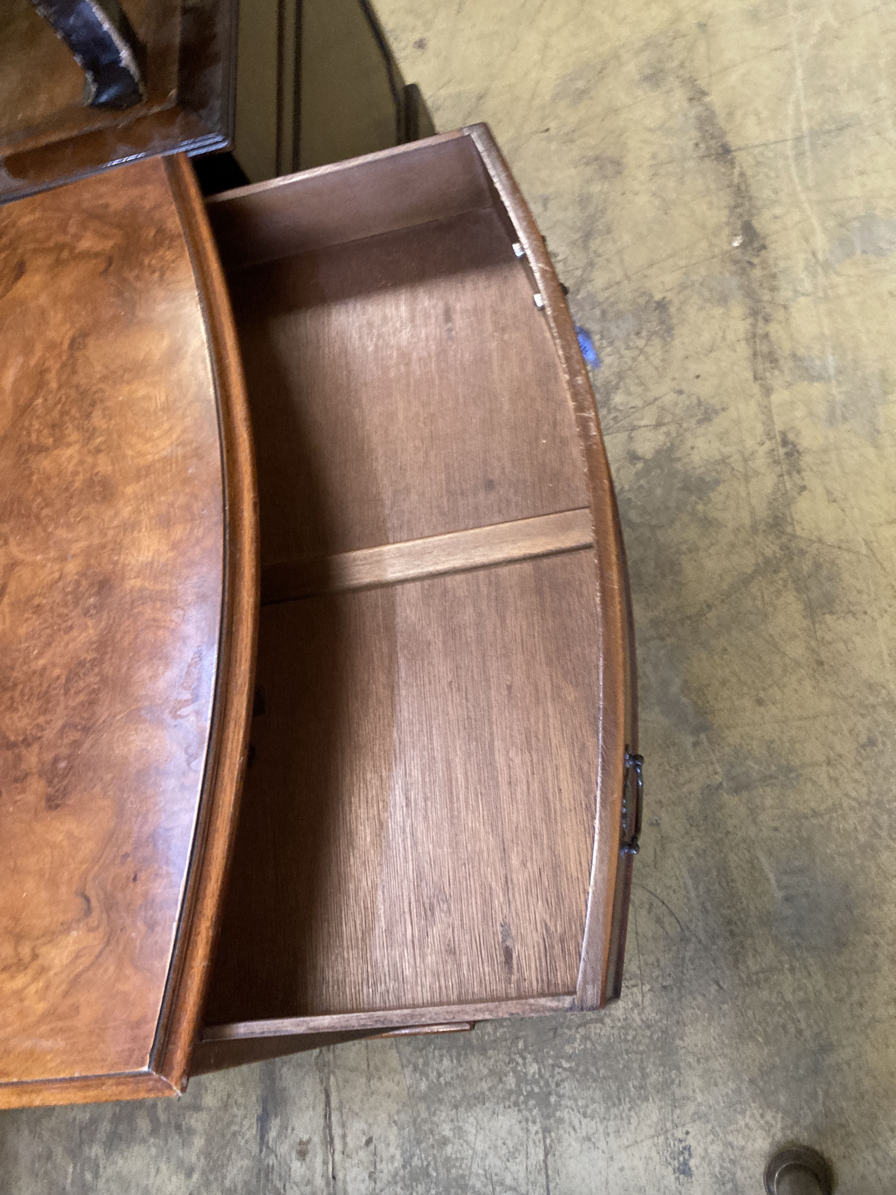 A George III style walnut bow front chest of drawers, width 80cm, depth 52cm, height 83cm - Image 4 of 4