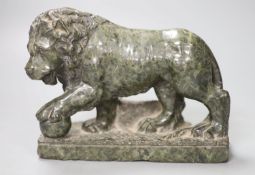 A serpentine marble Medici lion, 16cm wide, 23cm high