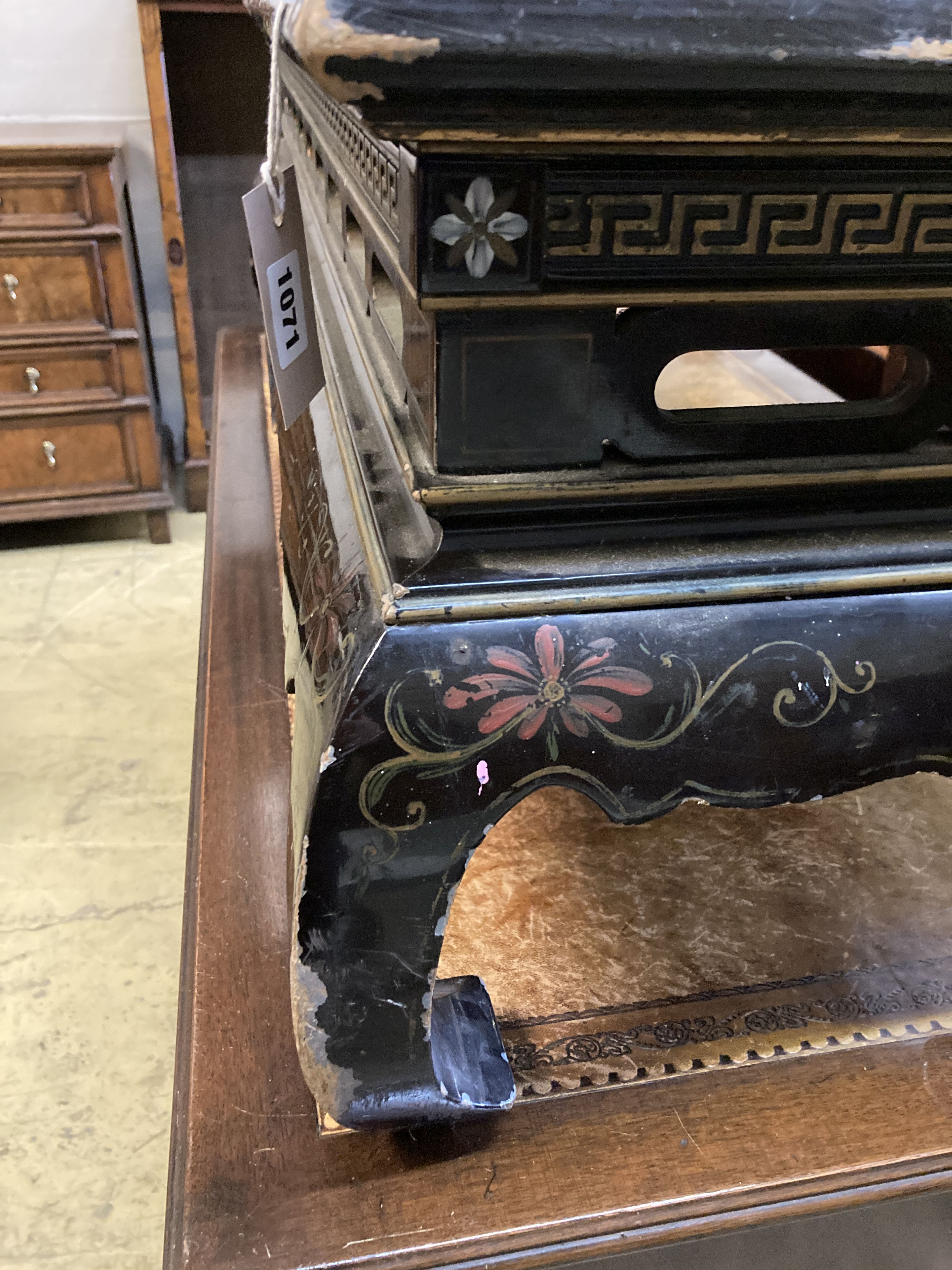 A rectangular Chinese lacquer coffee table, length 128cm, depth 69cm, height 44cm - Image 3 of 6