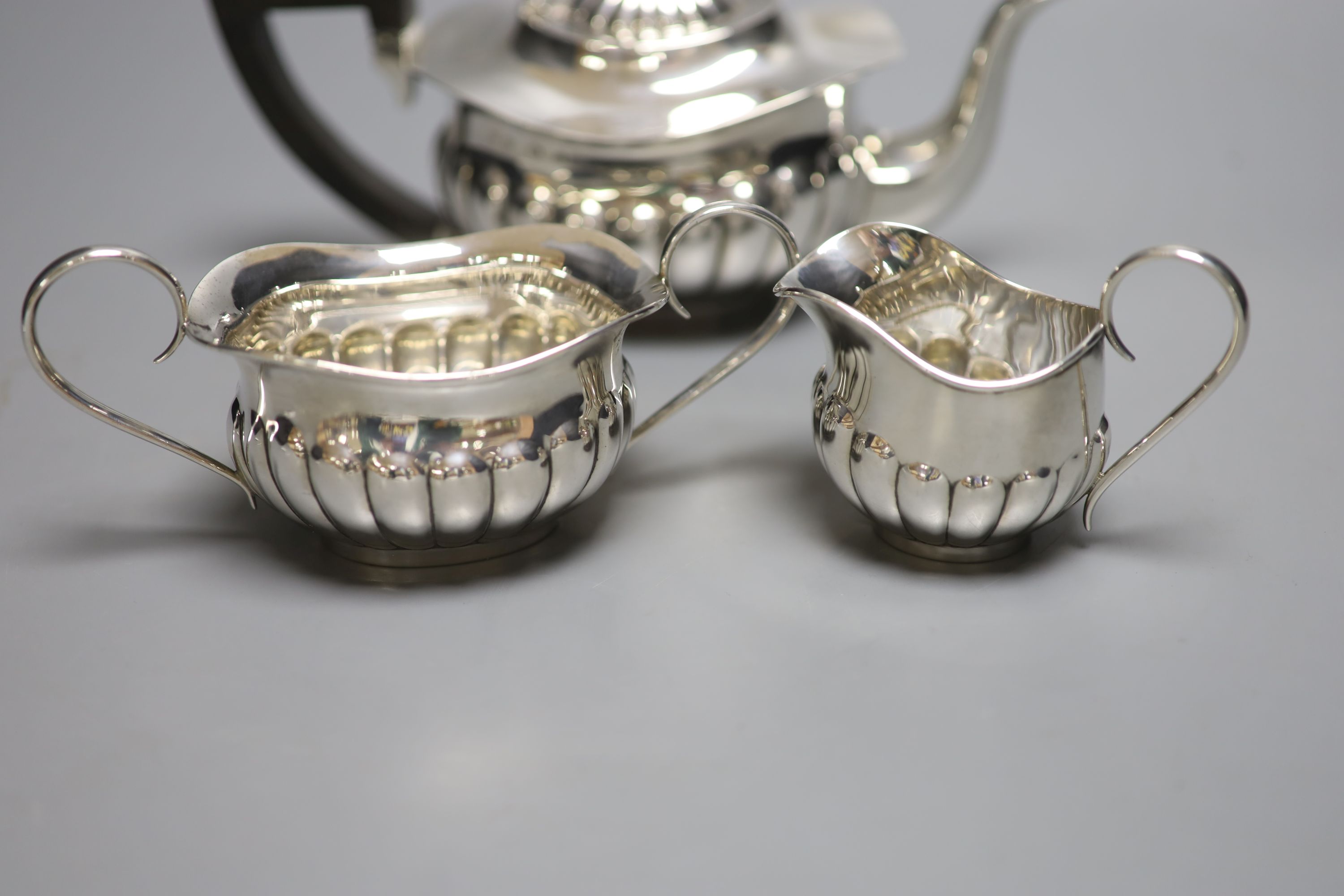 An Edwardian silver three-piece tea service, by Joseph Gloster, of oval half-reeded form, Birmingham - Image 2 of 4