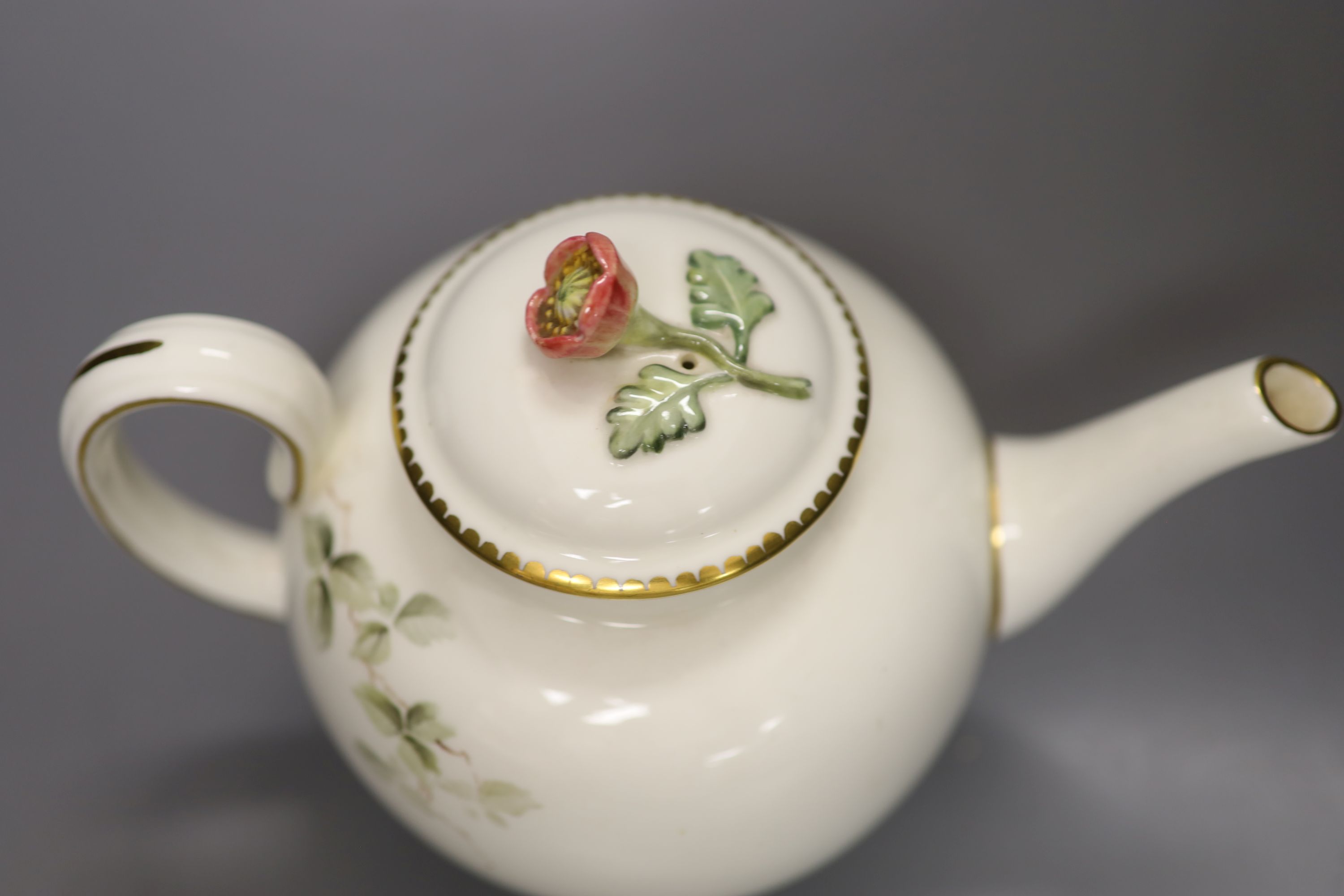 A Royal Worcester teapot and cover, painted with a Robin on a branch by E. Townsend, signed, black - Image 3 of 6