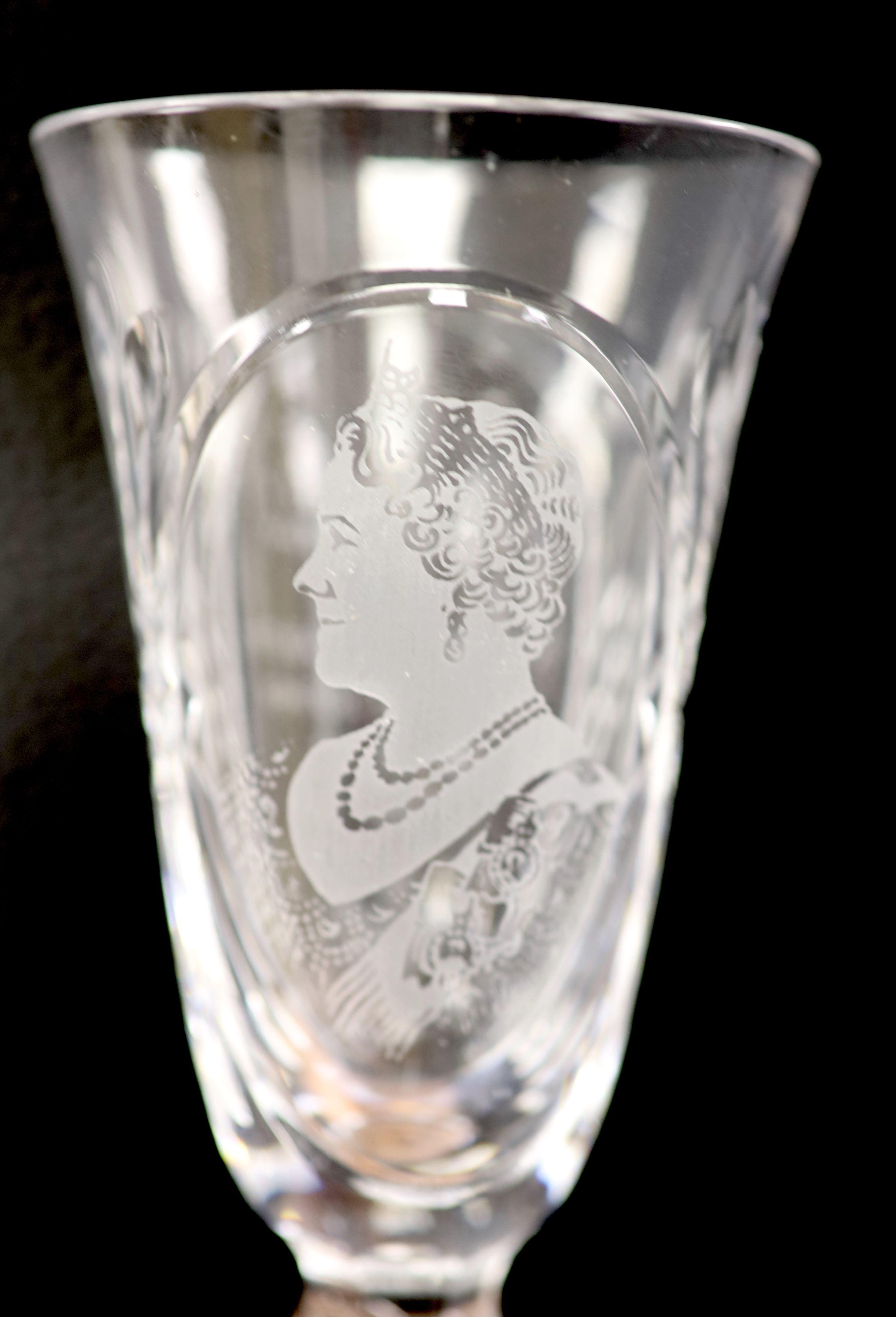 Twelve commemorative glass goblets - Image 2 of 5