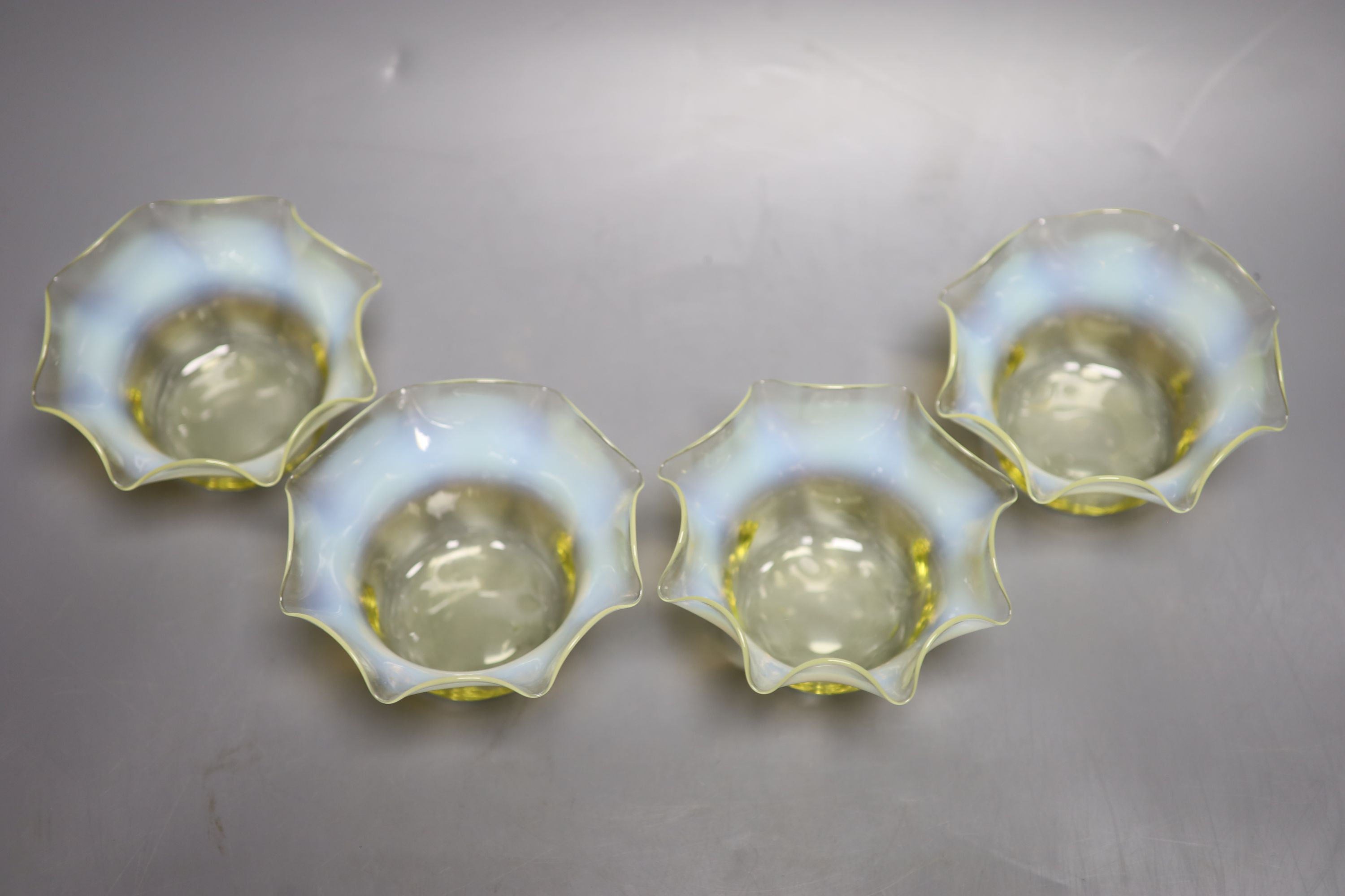 Four Edwardian vaseline finger bowls - Image 2 of 3