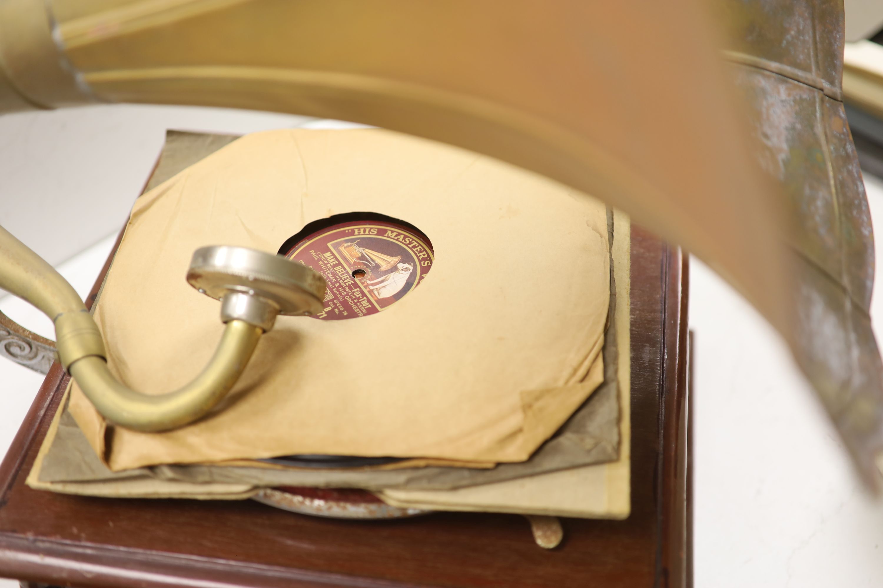 An HMV wind up gramophone with brass horn and three discs - Image 2 of 3