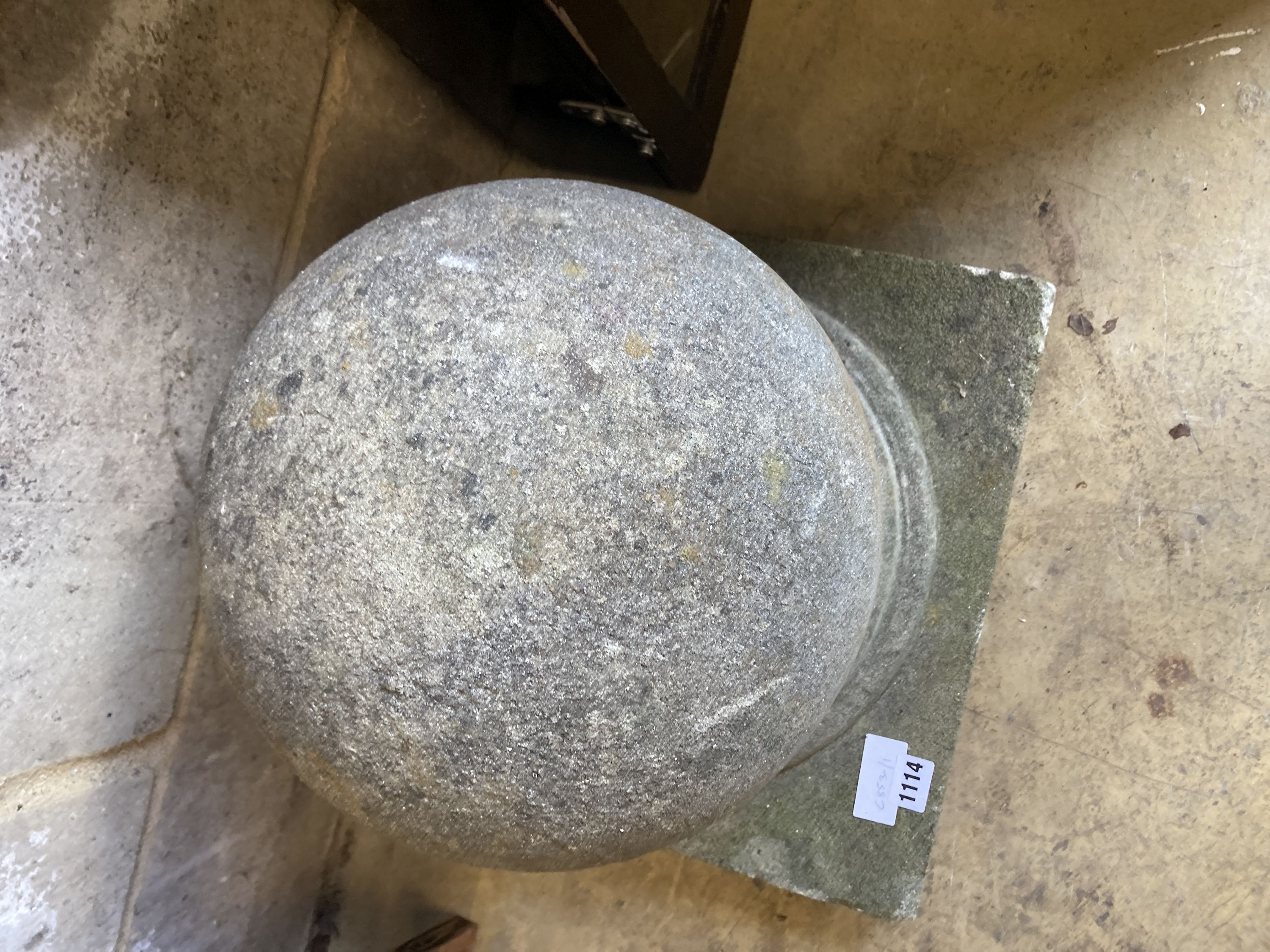 A reconstituted stone ball finial, width 40cm, depth 40cm, height 44cm - Image 3 of 3