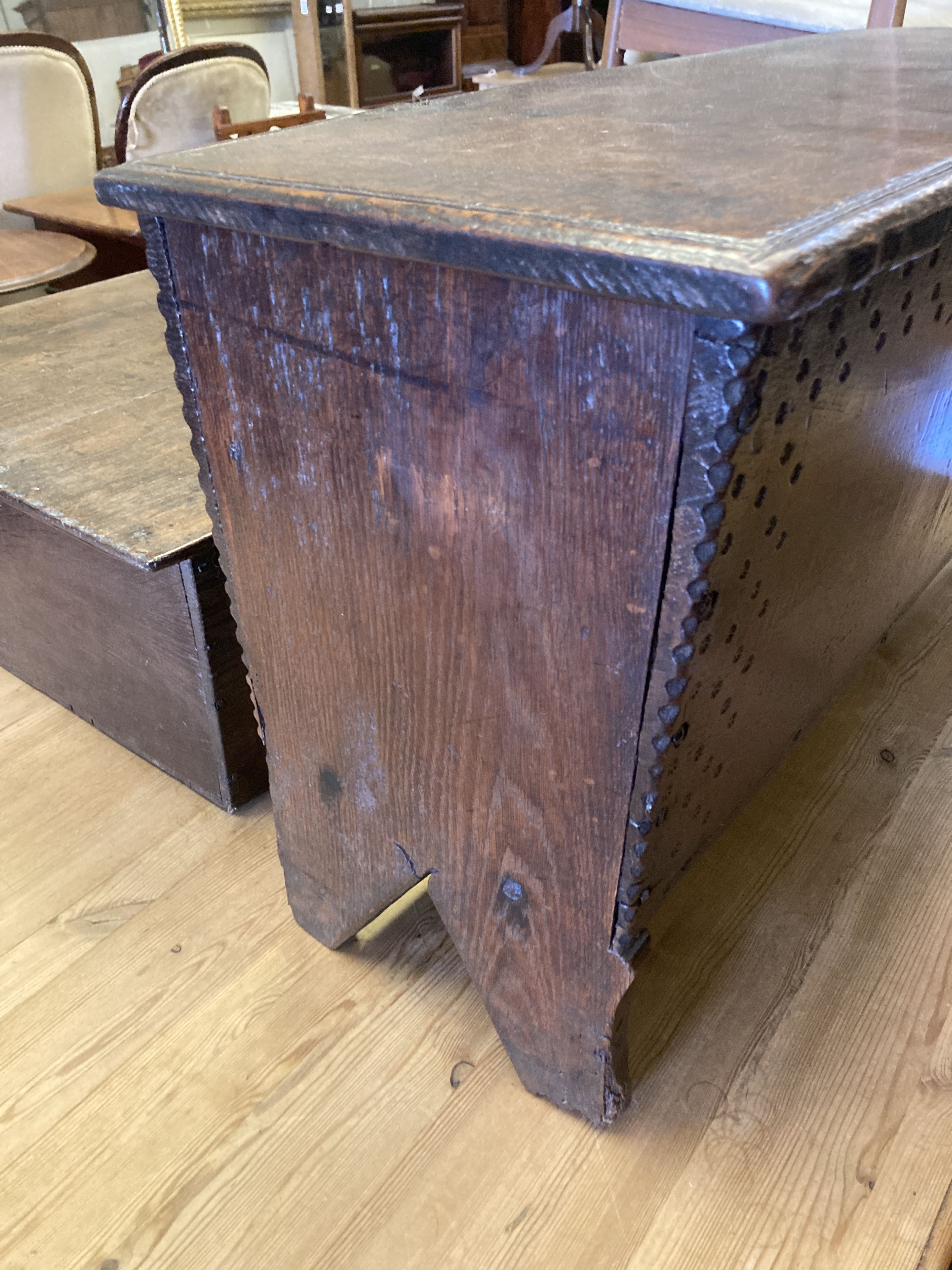 An 18th century oak six-plank coffer of small proportions, width 78cm, depth 29cm, height 42cm - Image 3 of 4