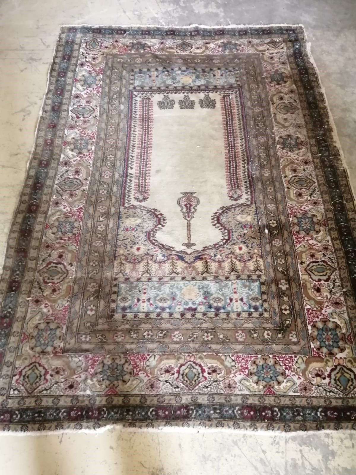 A North West Persian prayer rug, 190 x 130cm