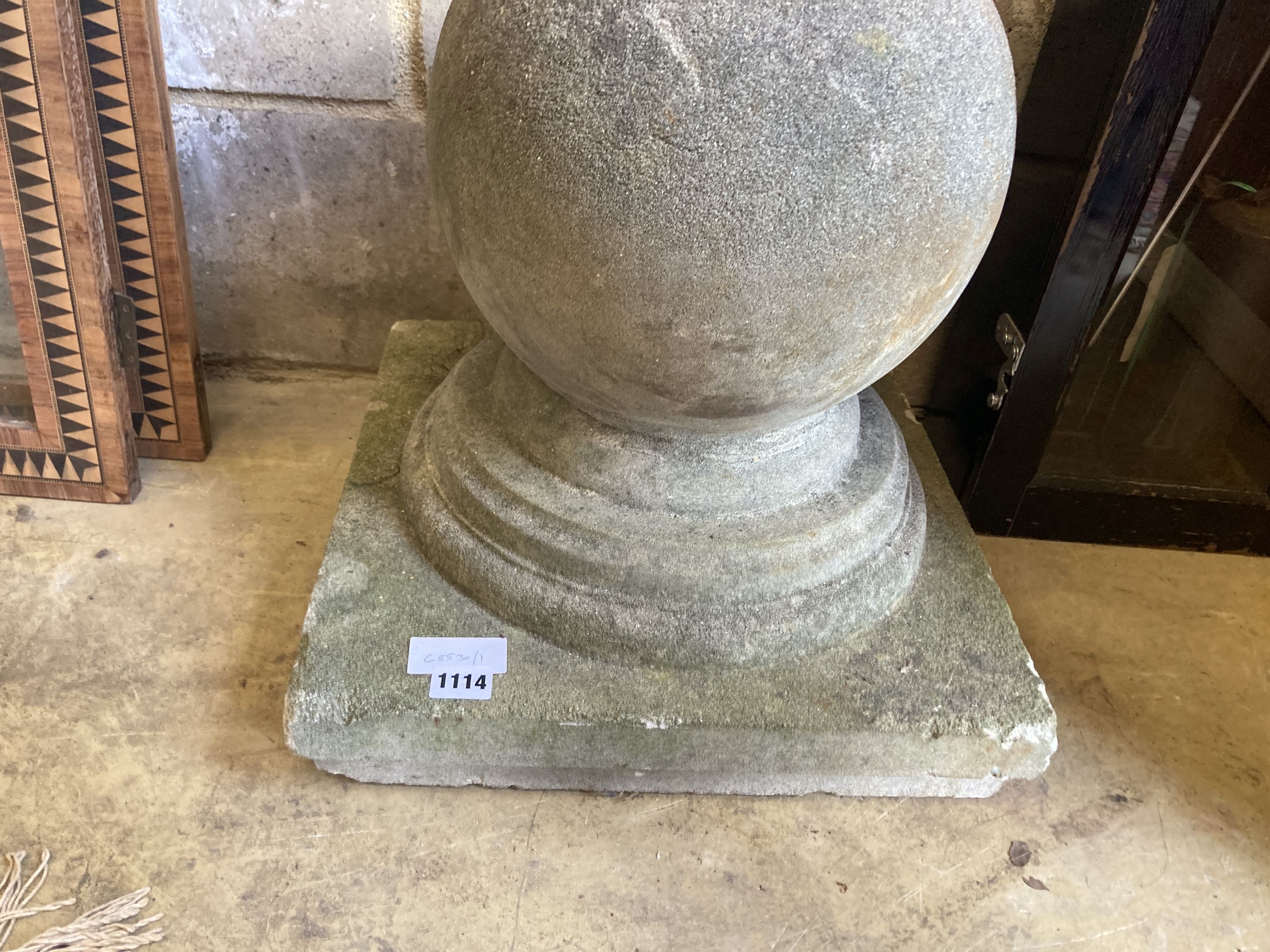 A reconstituted stone ball finial, width 40cm, depth 40cm, height 44cm - Image 2 of 3