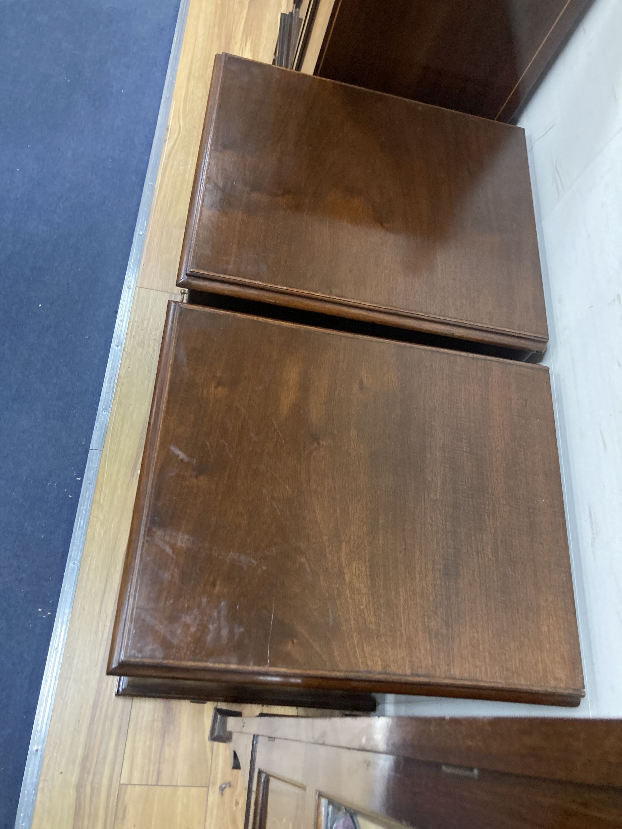 A pair of late Victorian mahogany chests, width 42cm, depth 49cm, height 75cm - Image 3 of 4