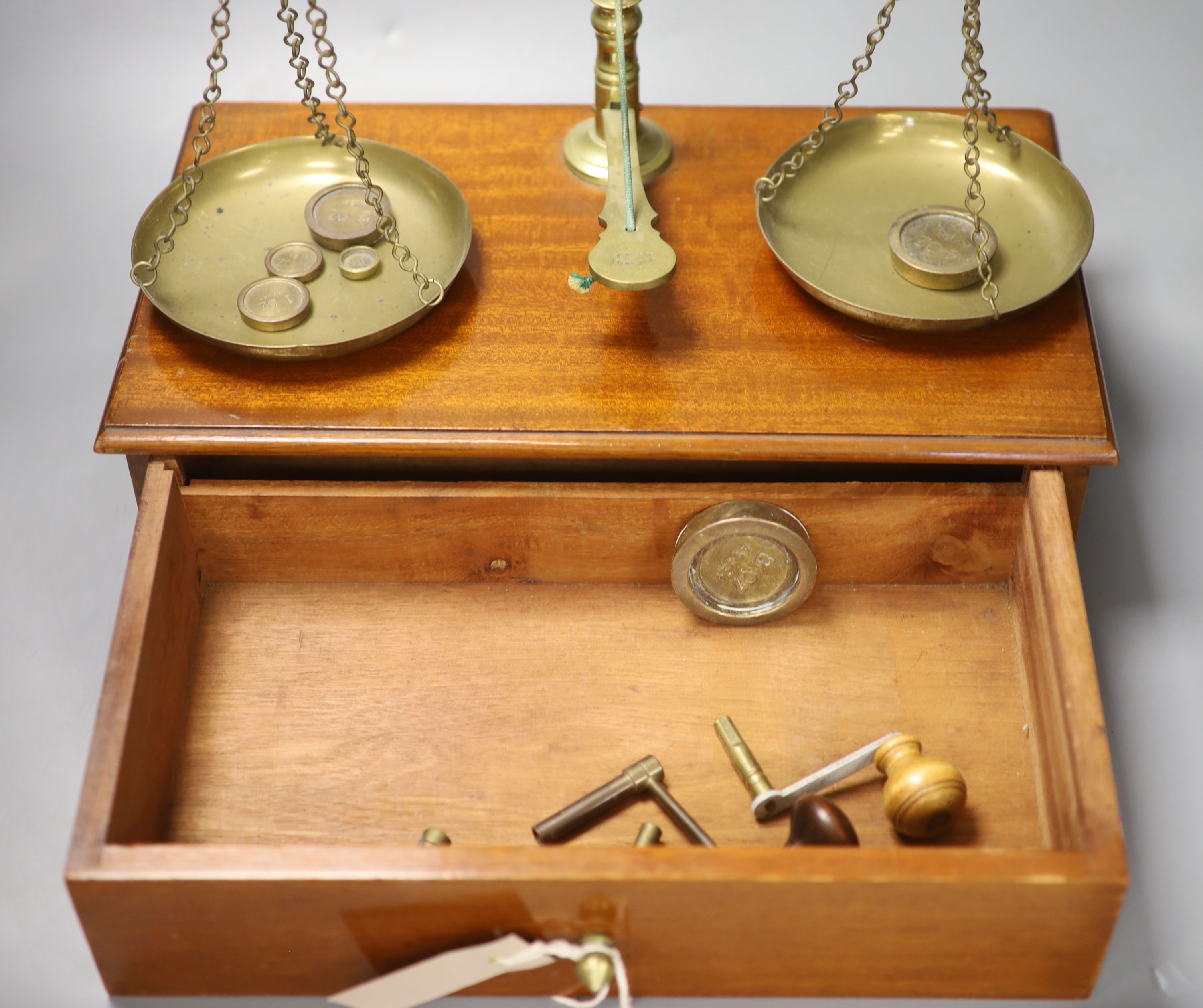 A set of late Victorian Avery scales, cased, 57cm high - Image 4 of 4