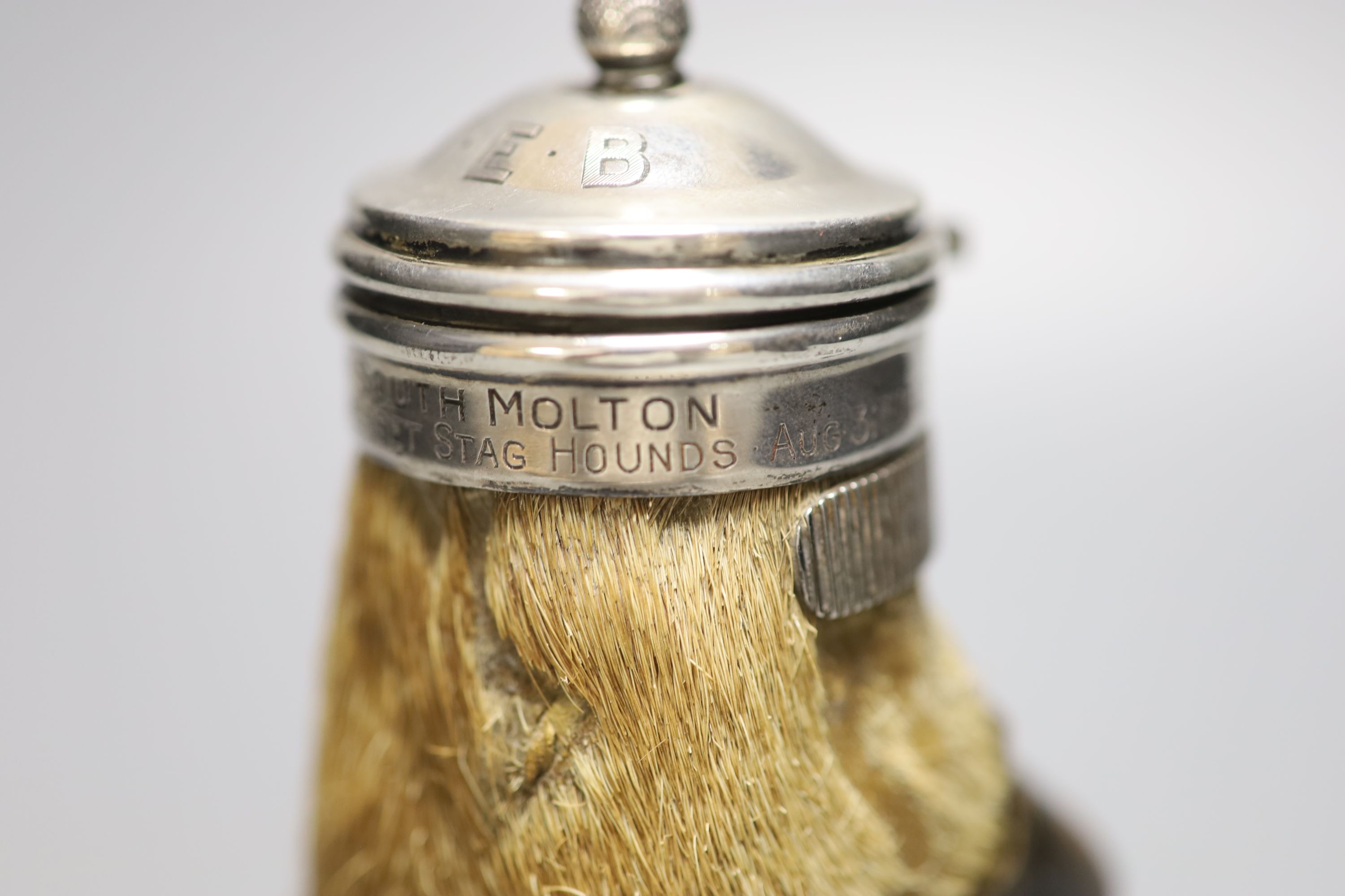 A George V silver mounted stag hoof vesta, with hinged cover and engraved inscription, Grey & Co, - Image 3 of 5