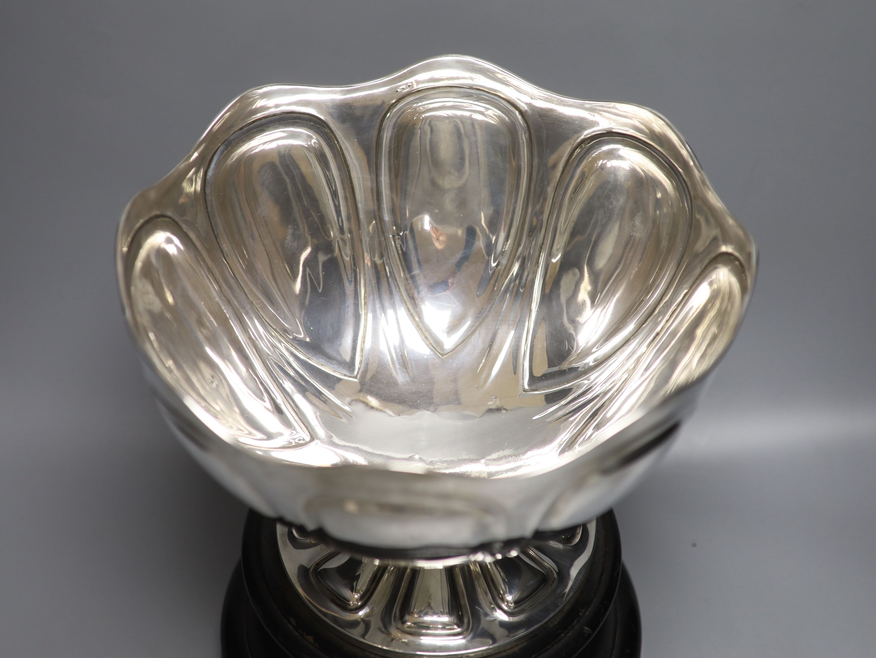 An Edwardian silver pedestal rose bowl, by Elkington & Co, London, 1903, diameter 26.1cm, of lobed - Image 2 of 4