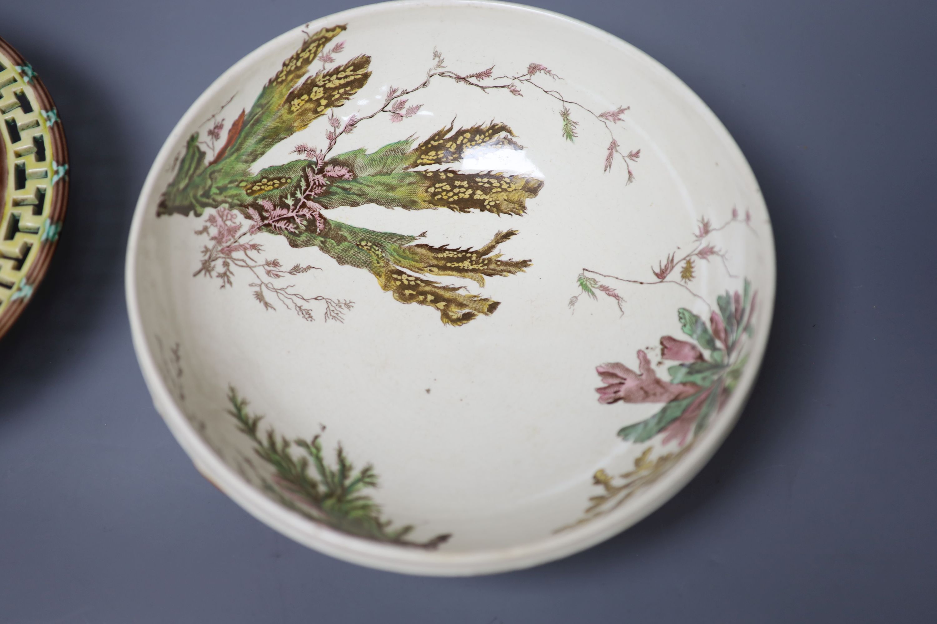 A Wedgwood majolica dolphin footed dish, a lobster footed bowl and an oval tray (3) - Image 8 of 11