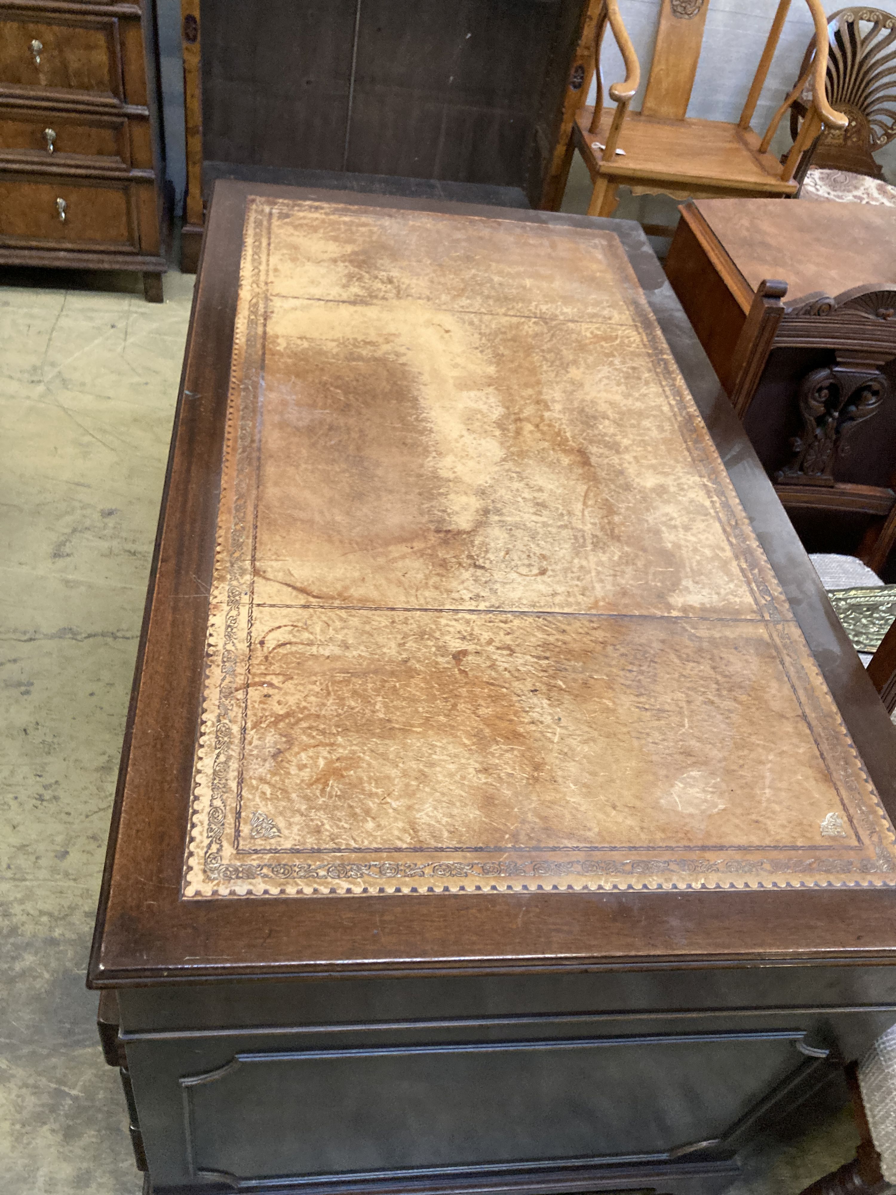 A reproduction mahogany pedestal desk, width 140cm, depth 76cm, height 78cm - Image 2 of 5