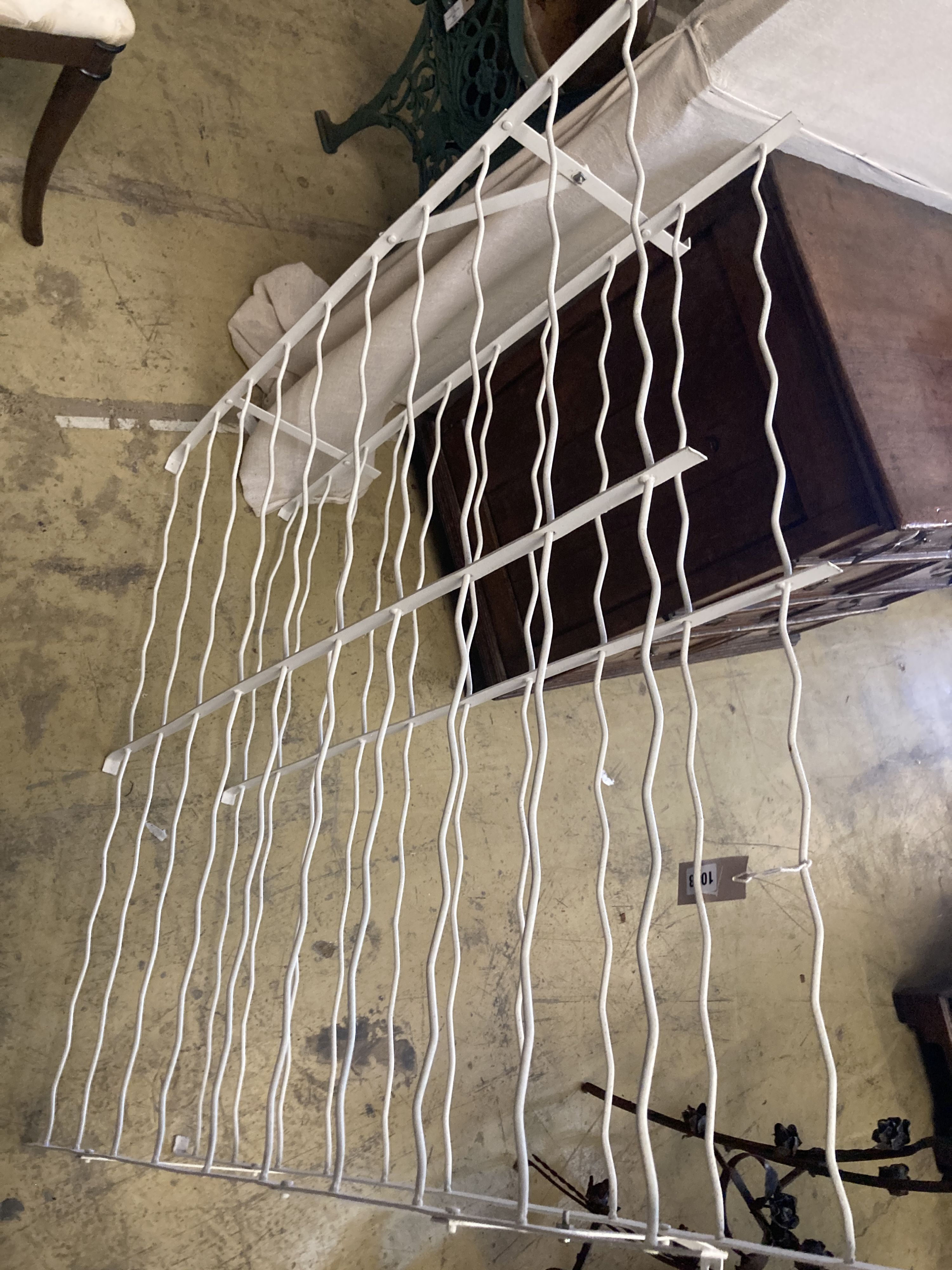 A painted wrought iron wine rack, width 98cm, depth 19cm, height 104cm - Image 4 of 4