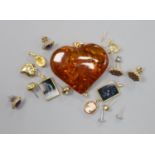 Minor jewellery including heart shaped amber pendant, five pair of earrings including one 9ct