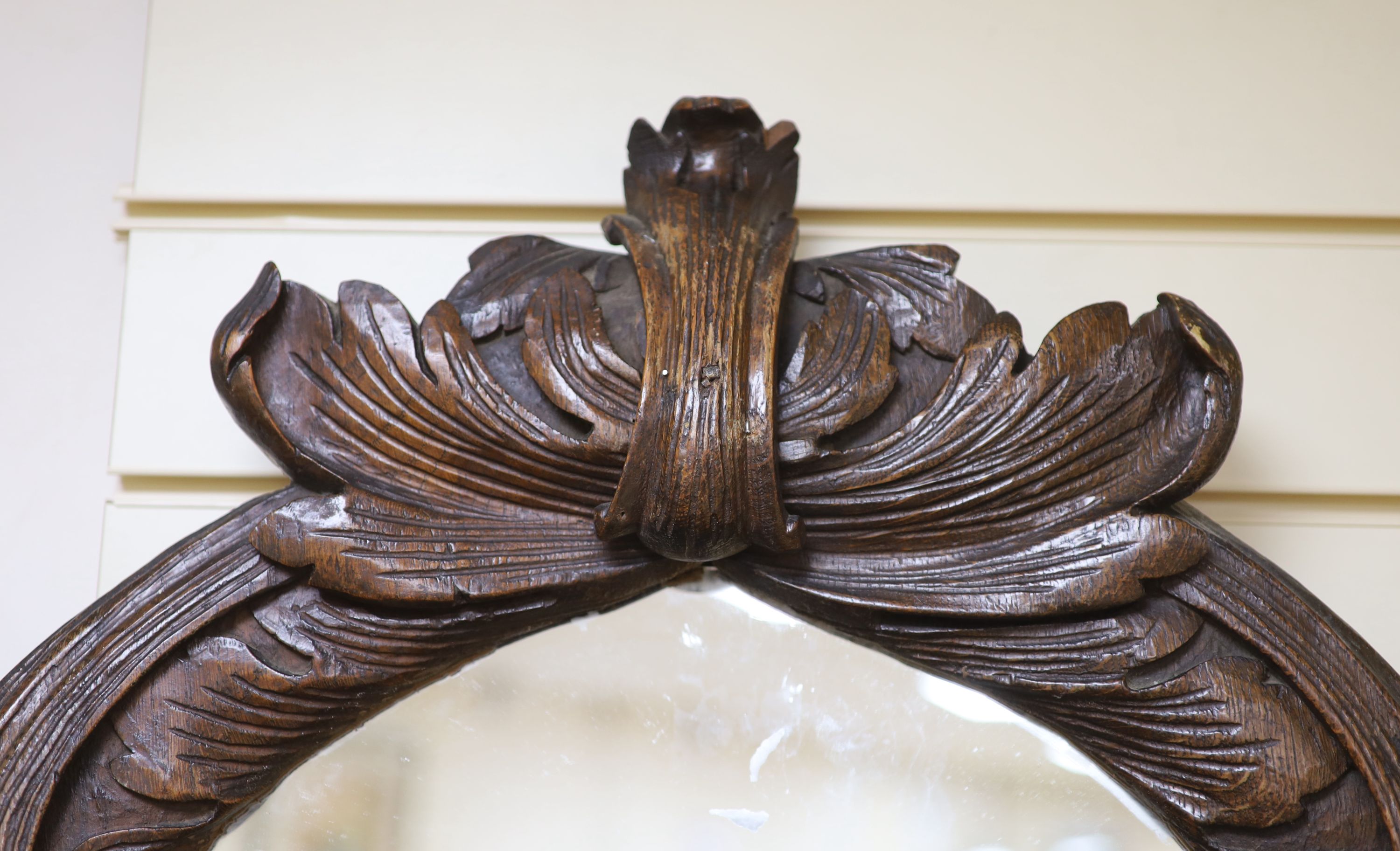 An early 19th century oval carved wall mirror - Image 2 of 3