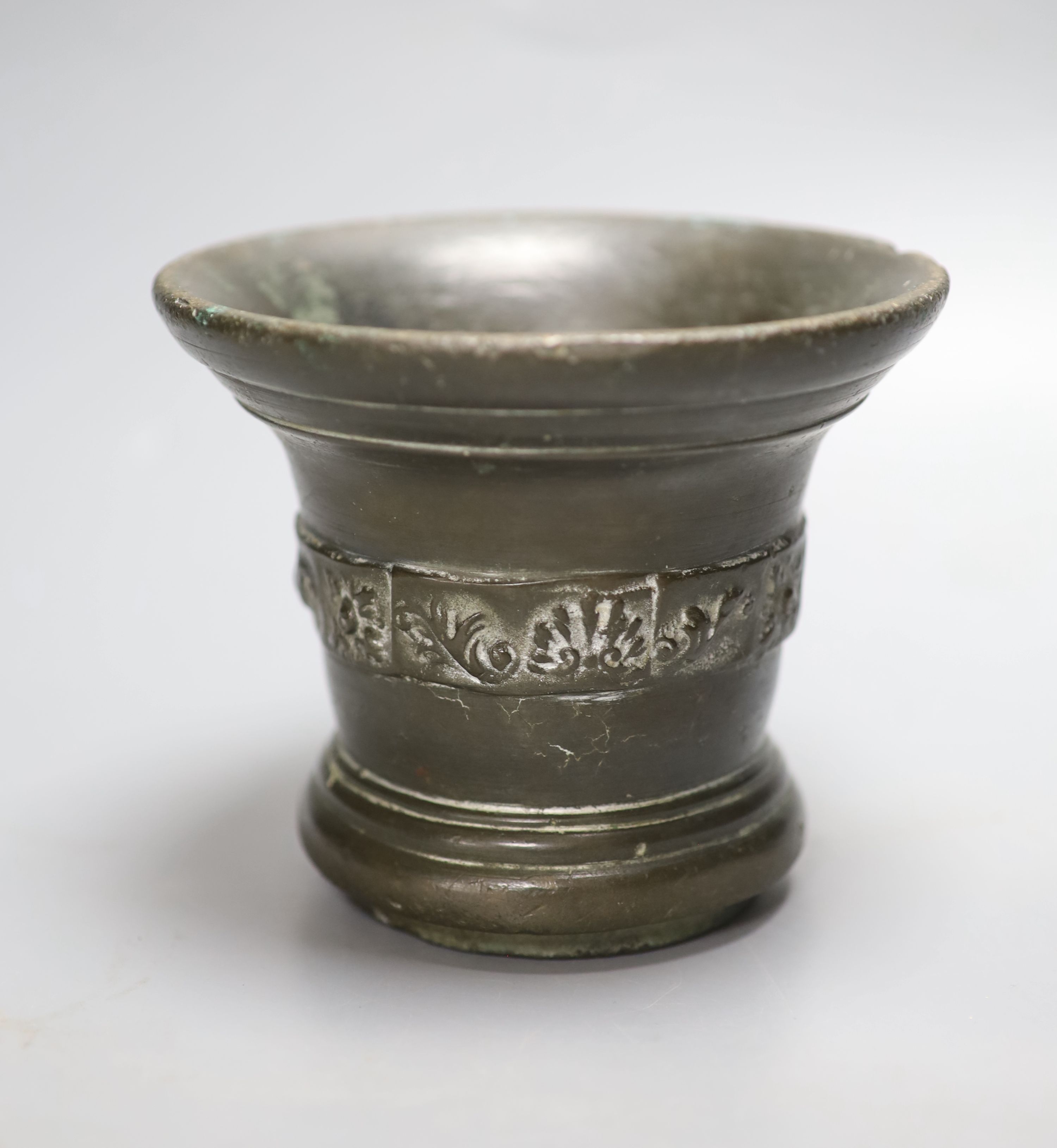 An 18th century style bronze mortar, height 11.5cm - Image 2 of 4