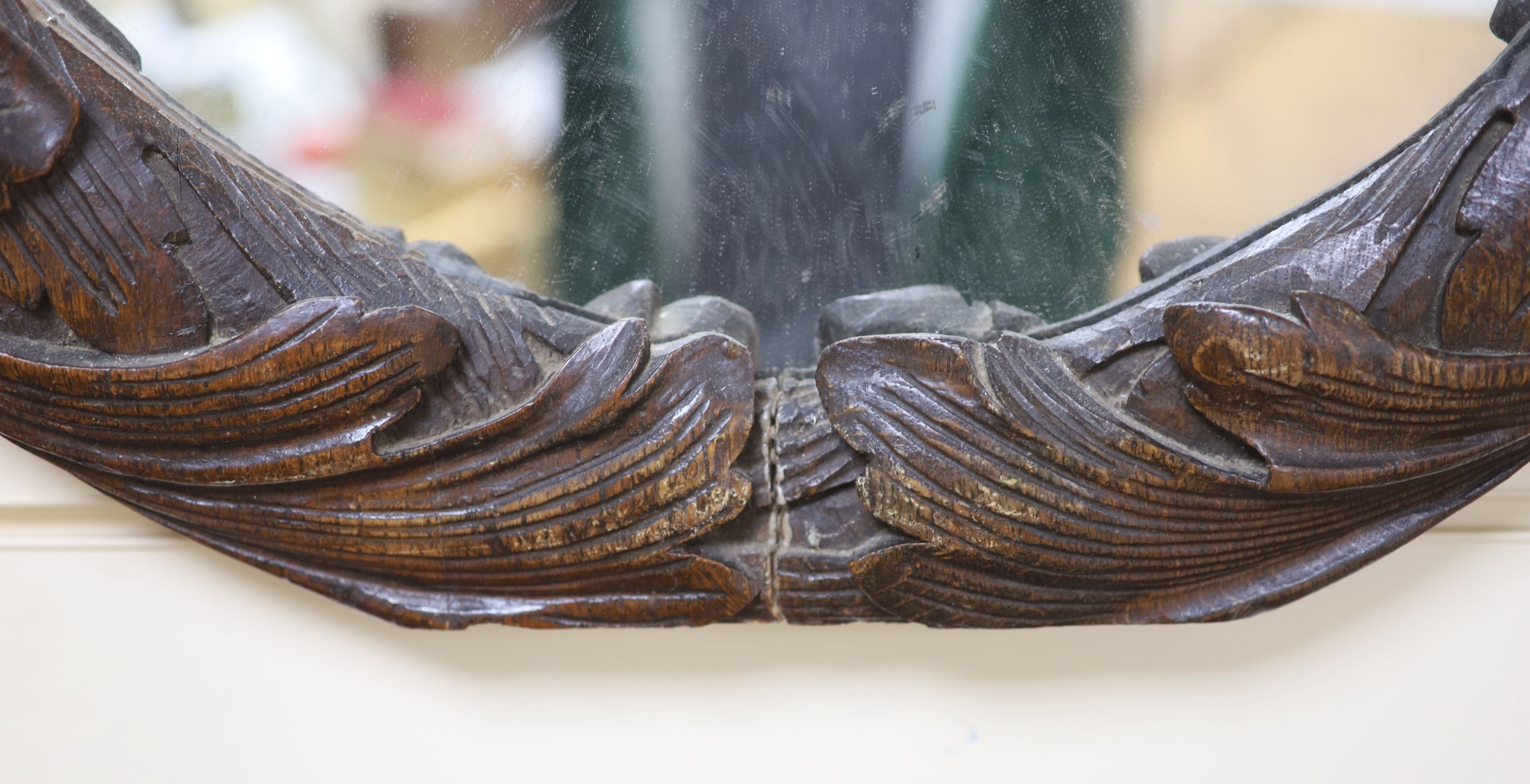 An early 19th century oval carved wall mirror - Image 3 of 3