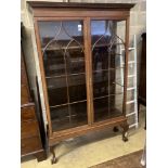An Edwardian satinwood banded mahogany two door display cabinet, width 126cm, depth 39cm, height