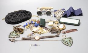 Assorted jewellery etc. including a gentleman's early 20th century 9ct gold wrist watch, two