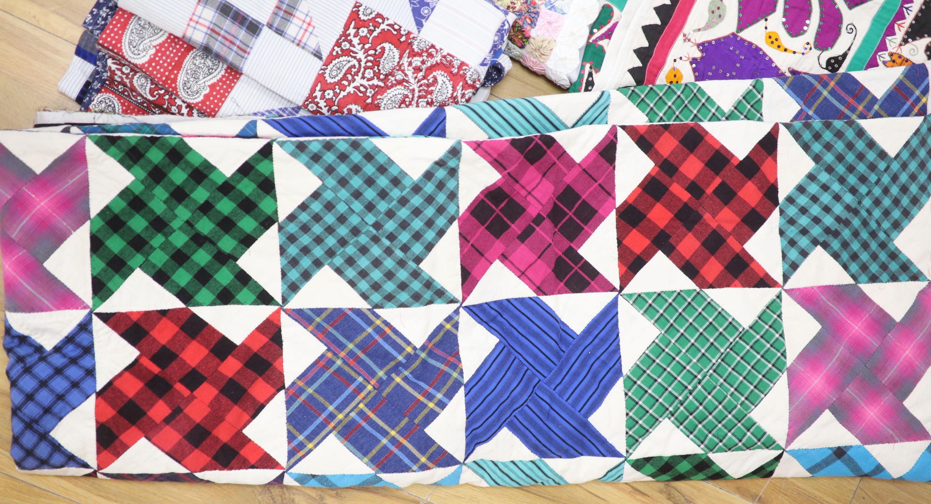 Four modern quilts - Image 4 of 5