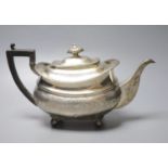 A George III silver ovoid teapot, London, 1813, gross 18oz, marks very rubbed.