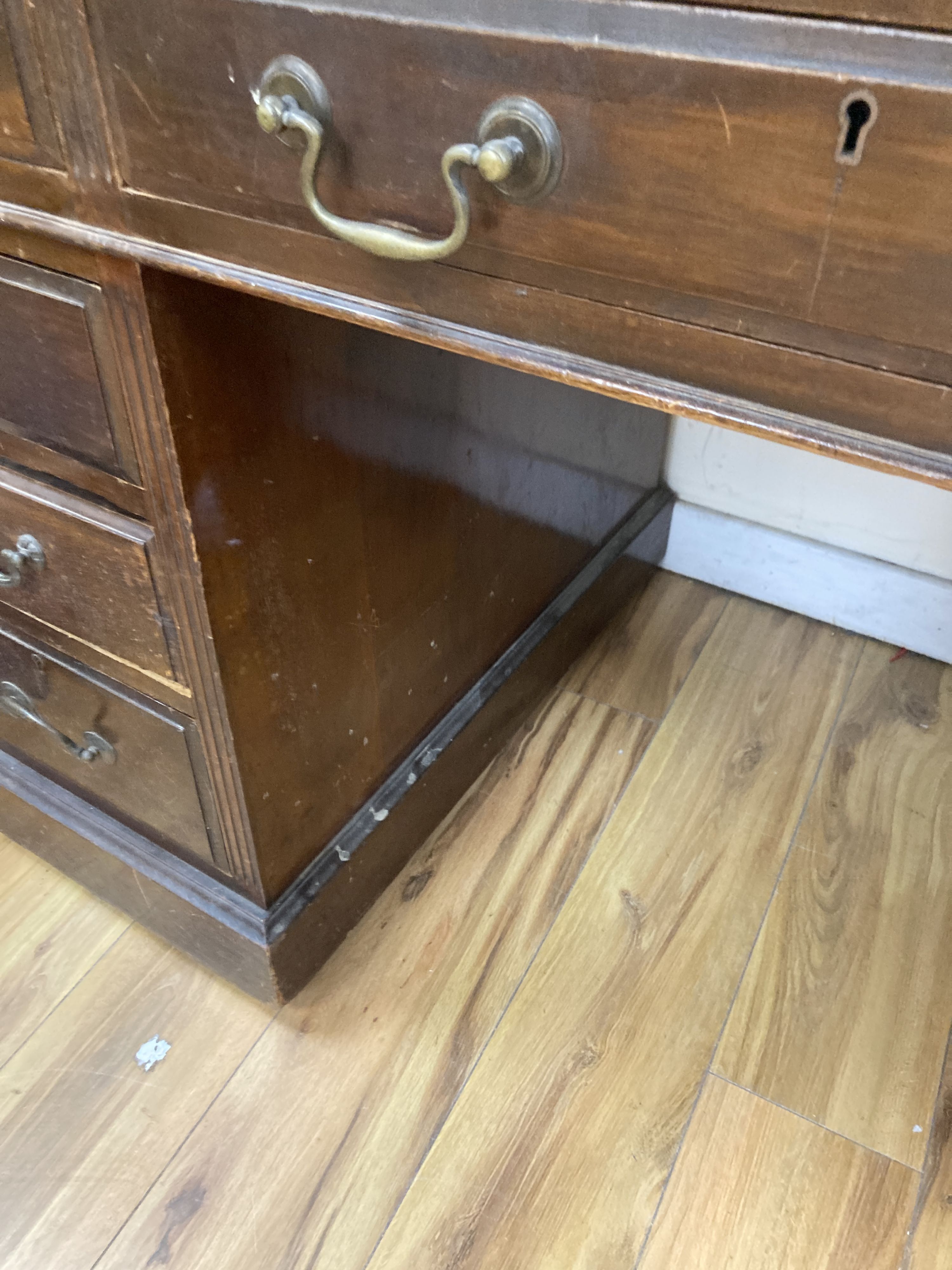 A late Victorian mahogany pedestal desk, length 132cm, depth 73cm, height 77cm - Image 5 of 5