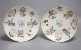 A pair of Chinese famille rose 'immortals' dishes, diameter 22cm