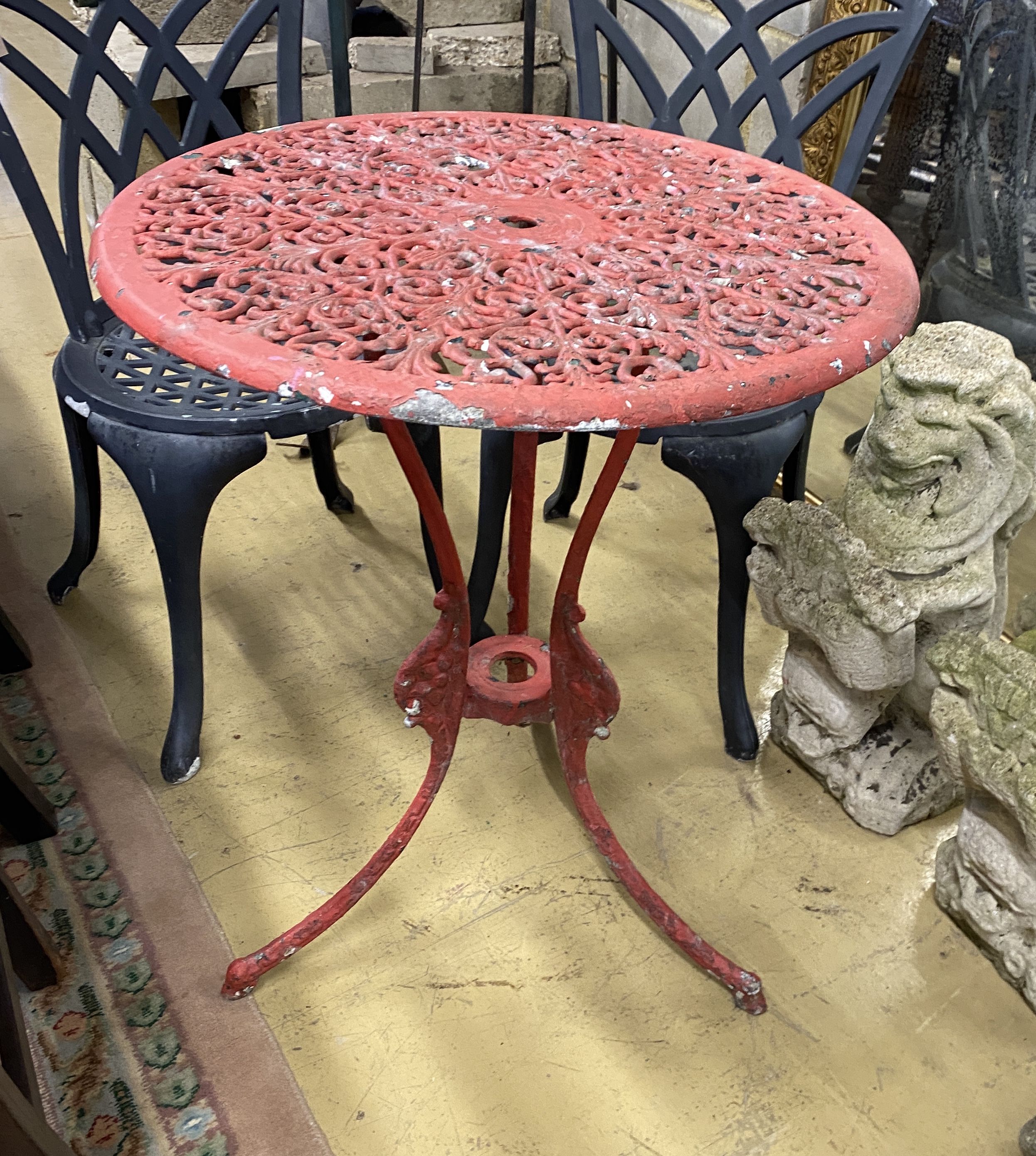 A circular painted aluminium garden table, 60cm diameter together with two garden chairs - Image 2 of 4