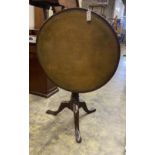 A George III mahogany tilt top circular tea table, 73cm diameter, height 68cm