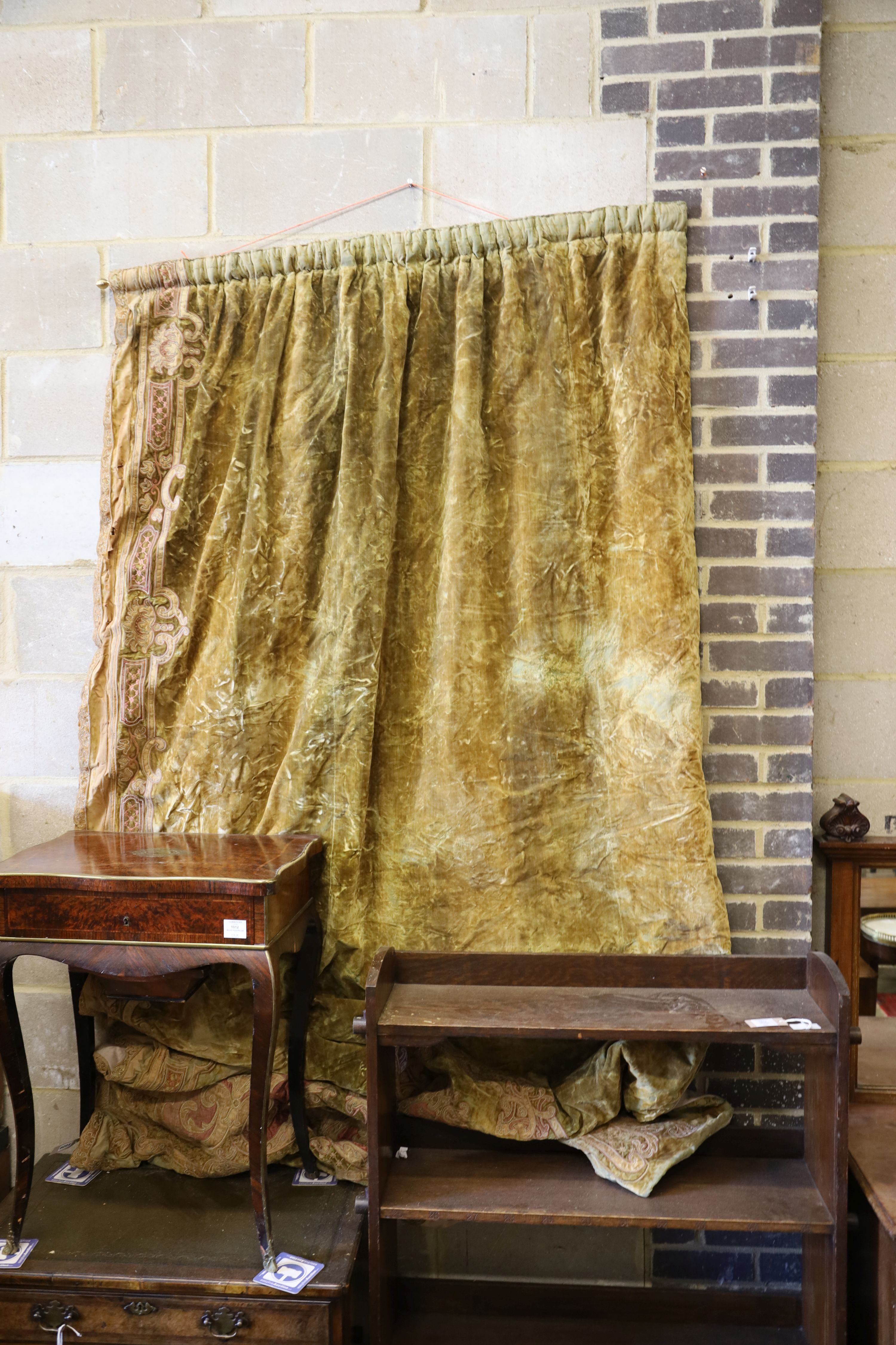 A pair of olive green velvet curtains with brocade border, length 260cm, width 155cm - Image 3 of 3