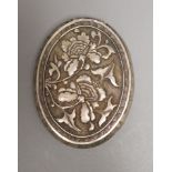 A late 19th/early 20th century Chinese white metal oval snuff box, decorate with foliage, 73mm.