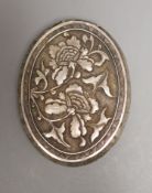 A late 19th/early 20th century Chinese white metal oval snuff box, decorate with foliage, 73mm.