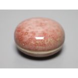 A Chinese peach bloom box and cover, diameter 7cm