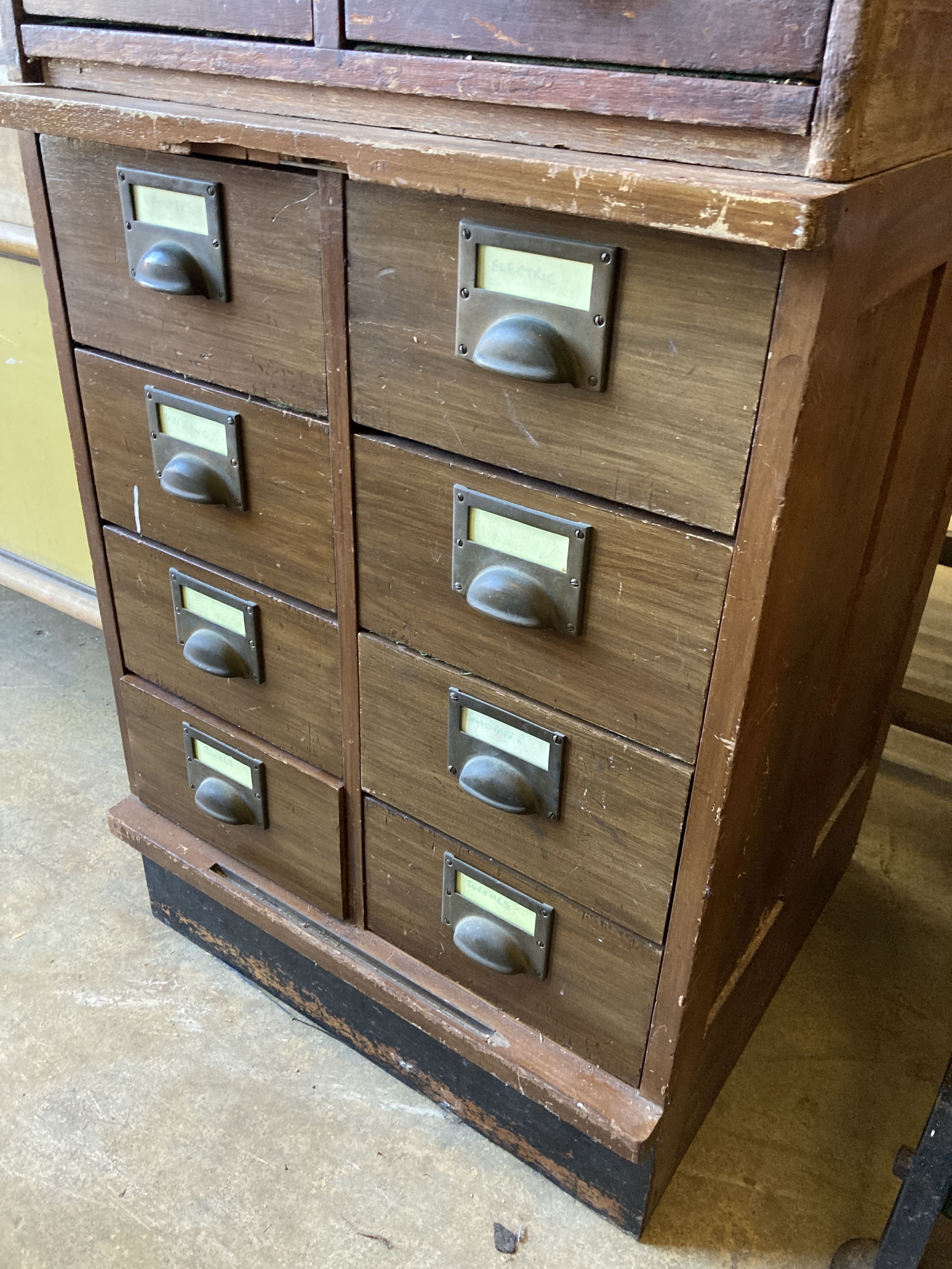 A pair of oak filing chests, width 61cm, depth 57cm, height 74cm - Image 4 of 6