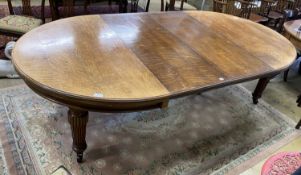 A late Victorian oak extending dining table with two leaves, 270cm extended, width 138cm, height