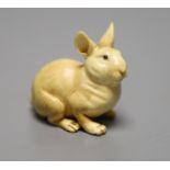 A Japanese ivory netsuke of a rabbit, late 19th /early 20th century, height 3.5cm